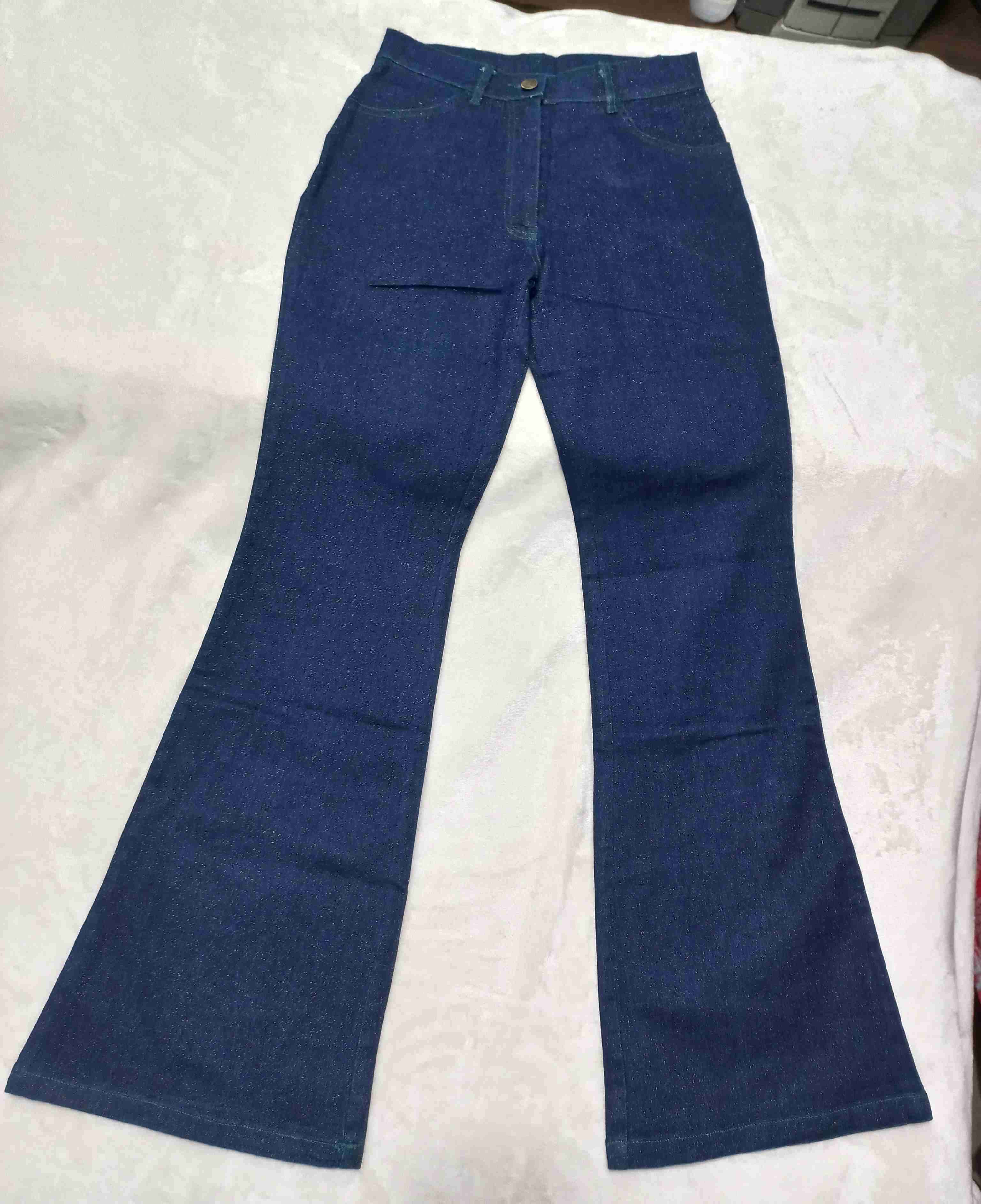 Jeans azul acampanados