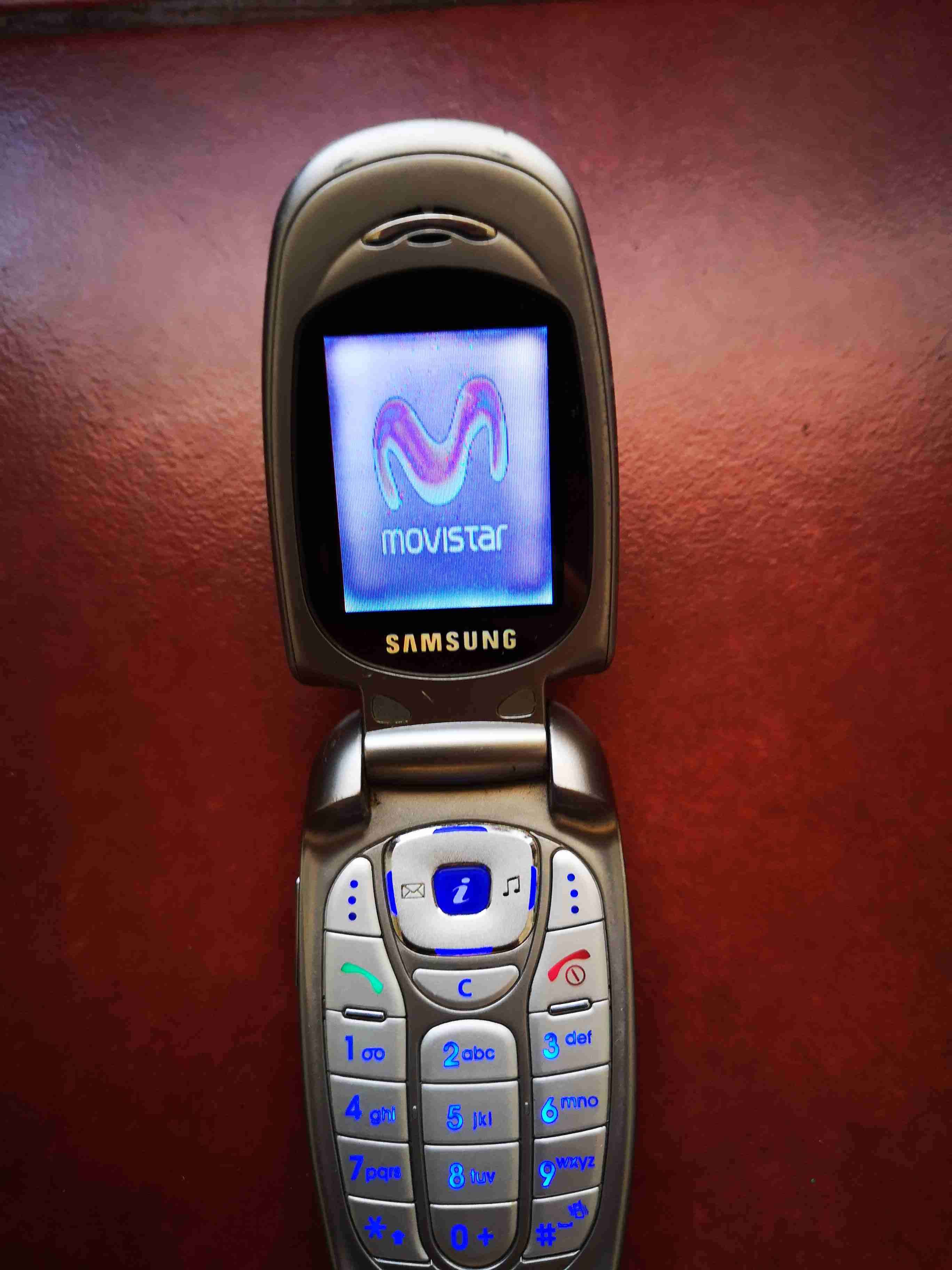 Celular Samsung SGH X480 plateado - miniatura 2