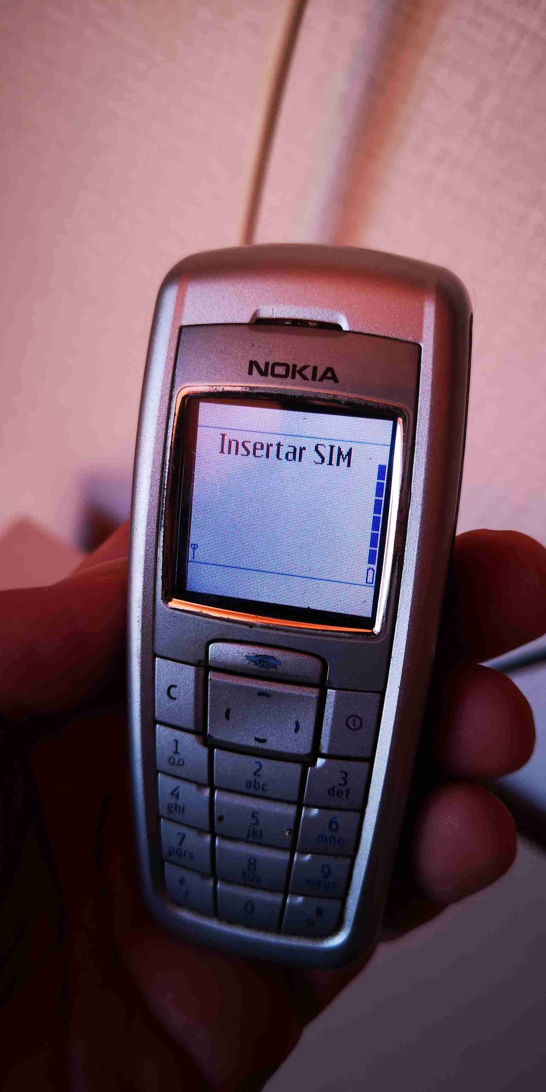 Teléfono Nokia 2600 plateado - miniatura 2