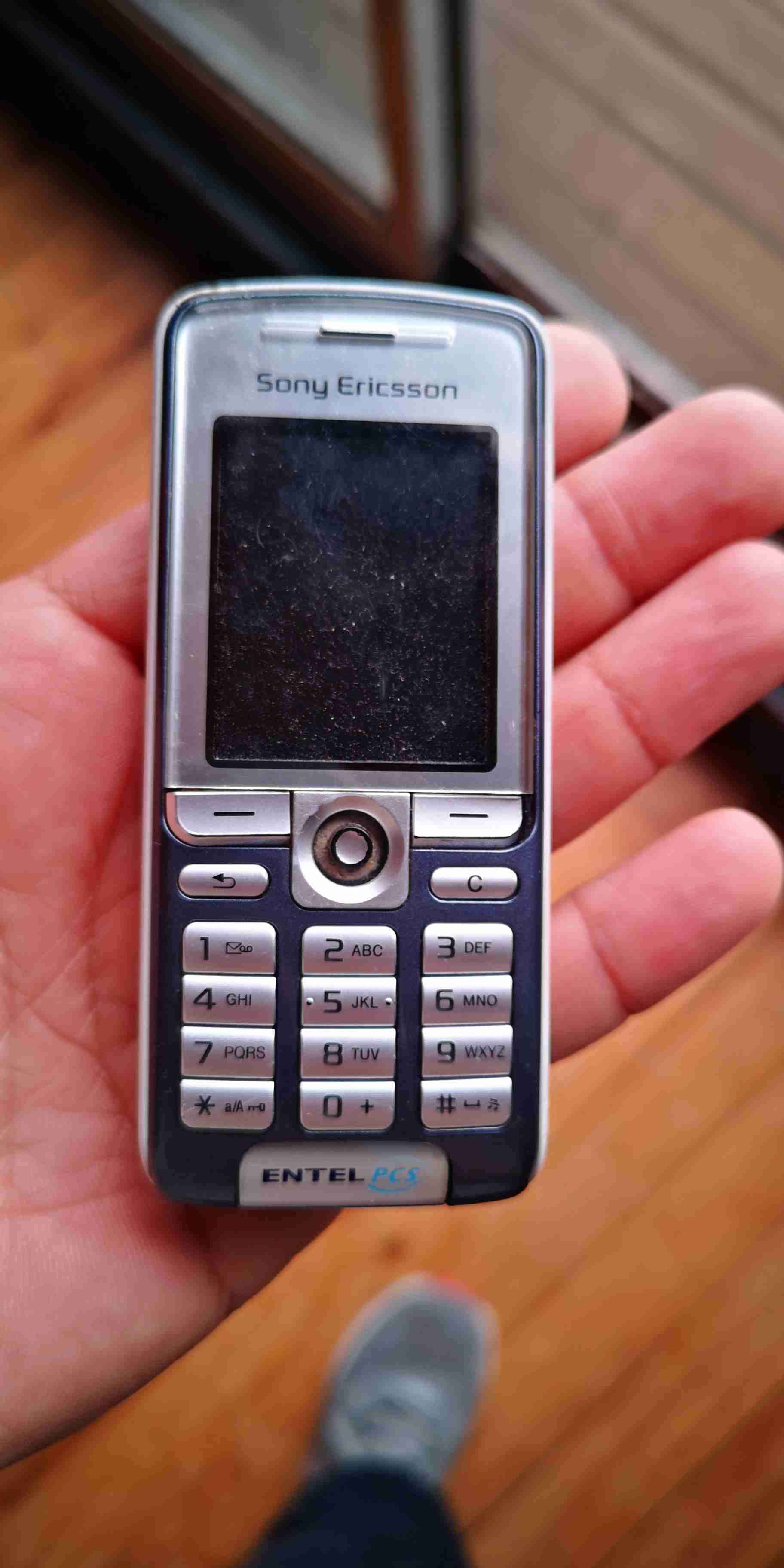 Teléfono Sony Ericsson k310 - miniatura 1