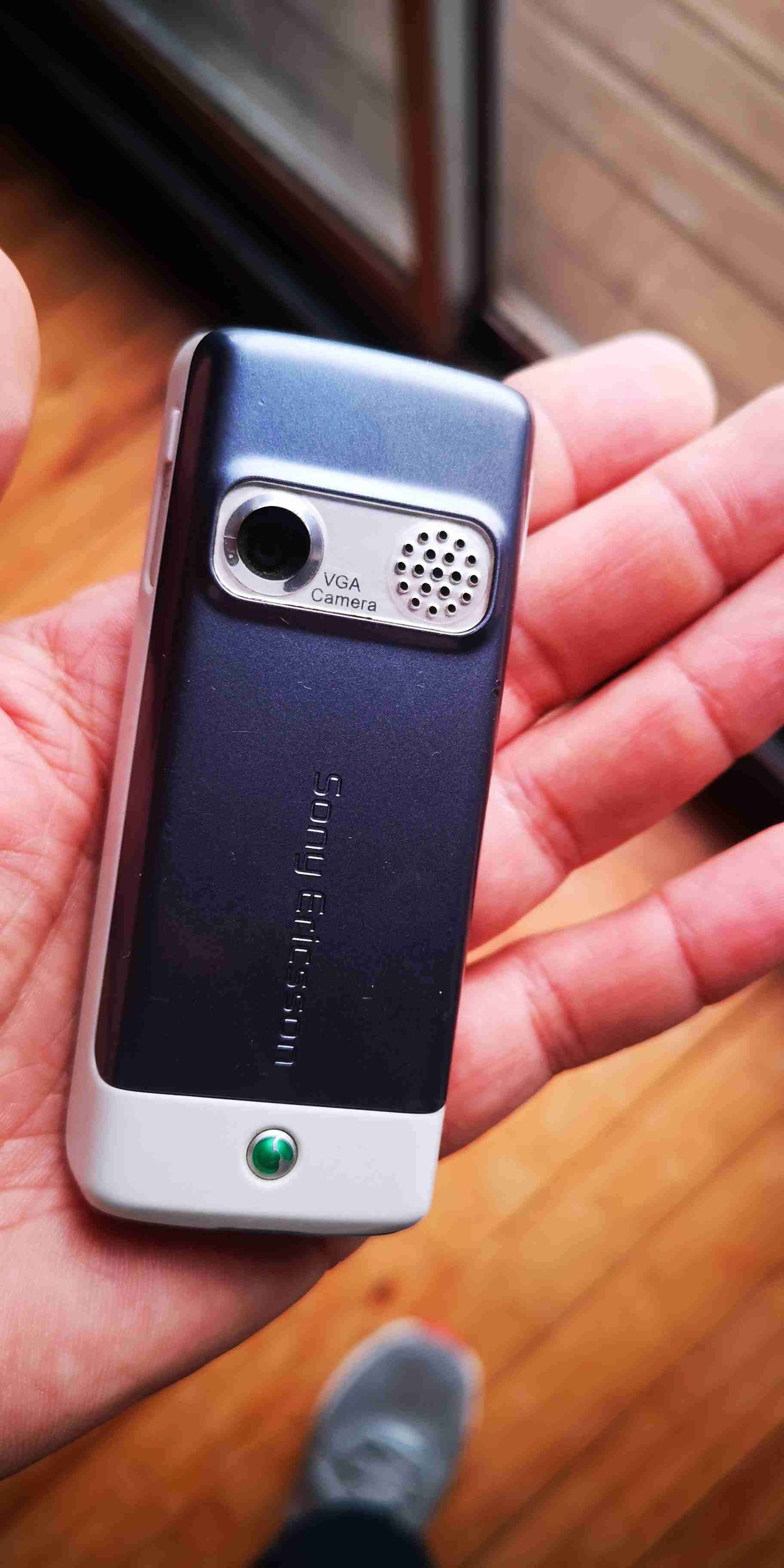 Teléfono Sony Ericsson k310 - miniatura 2