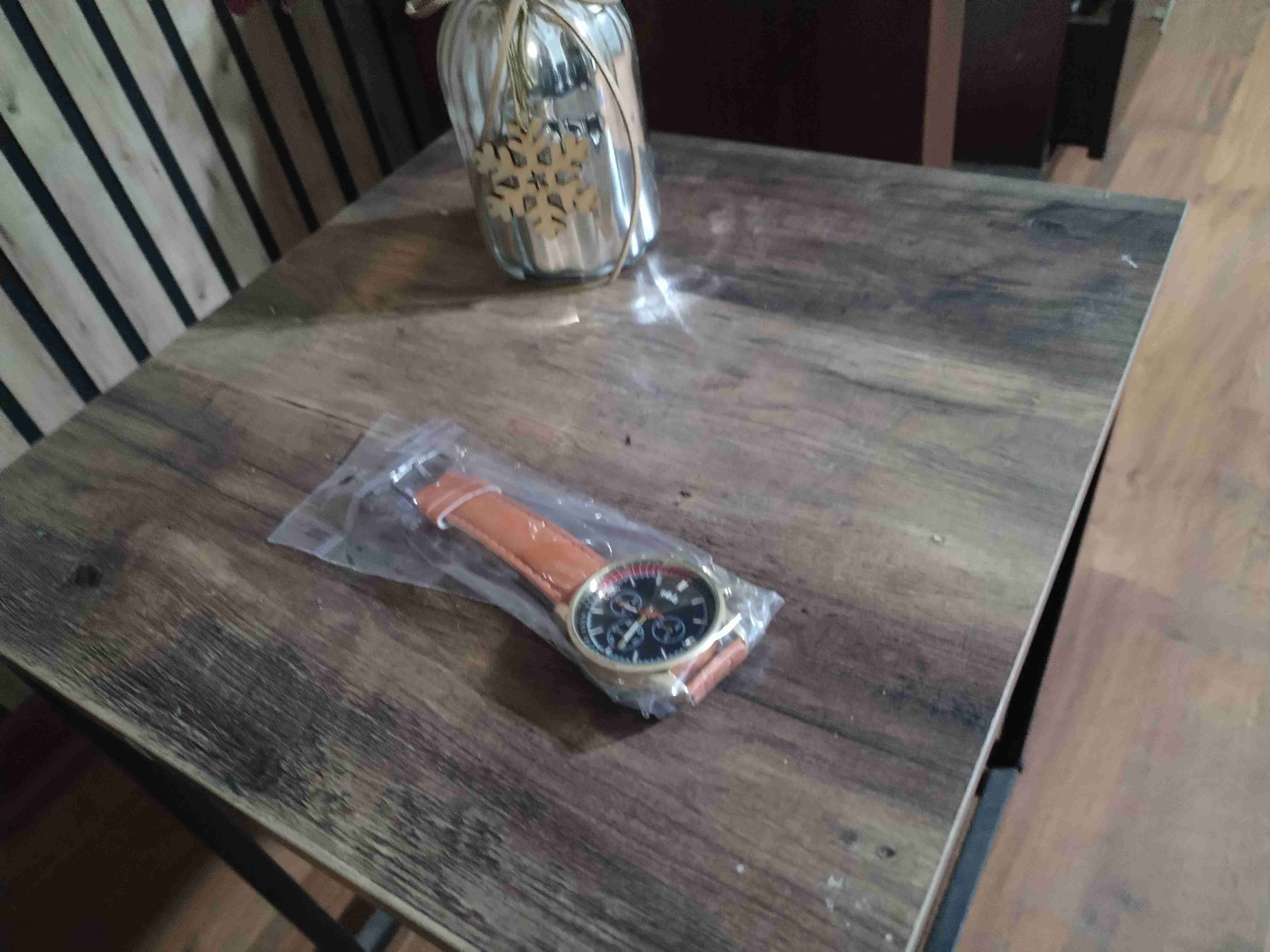 Reloj de pulsera dorado y marrón - miniatura 2