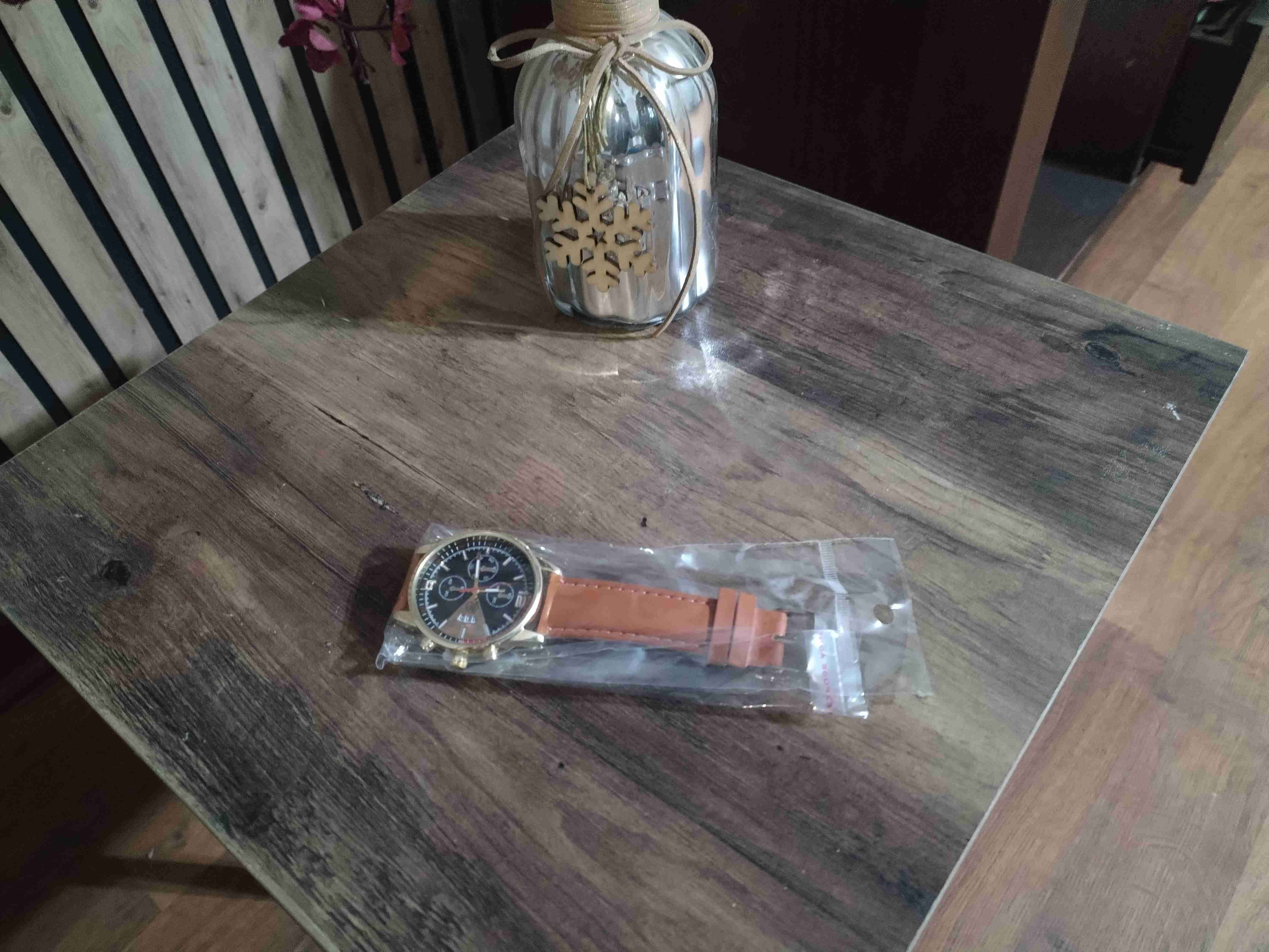 Reloj de pulsera dorado y marrón - miniatura 3