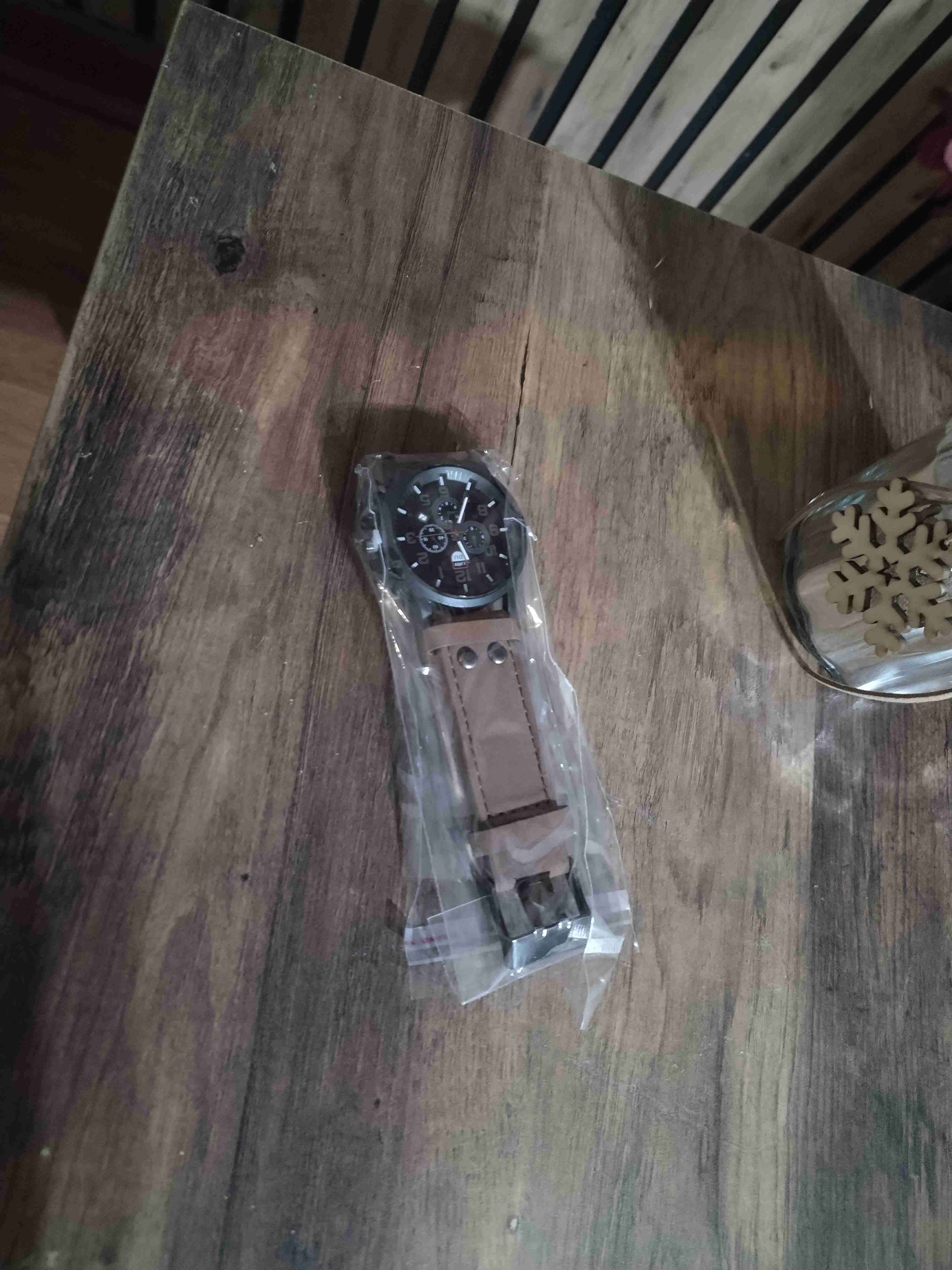 Reloj Análogo con correa marrón - miniatura 1