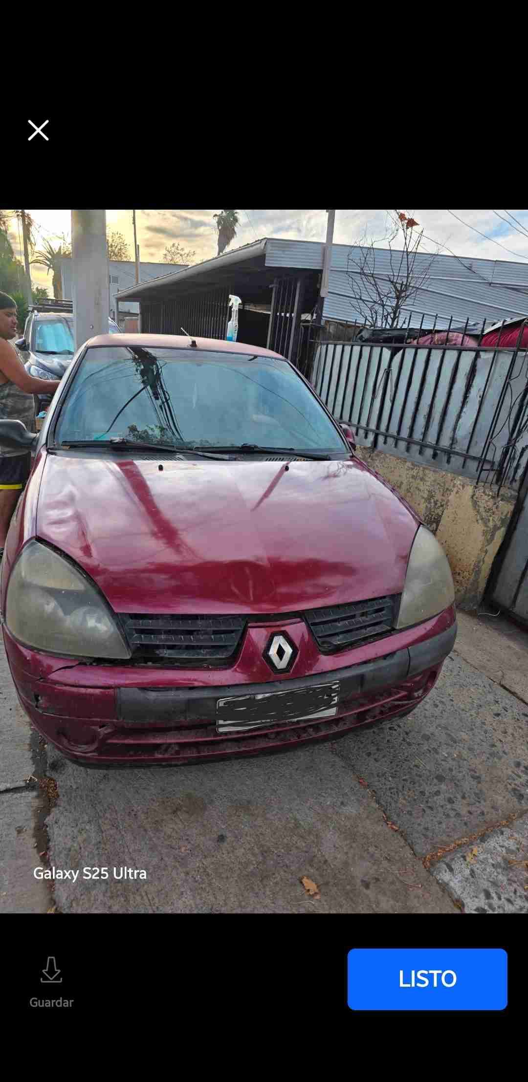 Auto Renault Clio rojo - miniatura 3