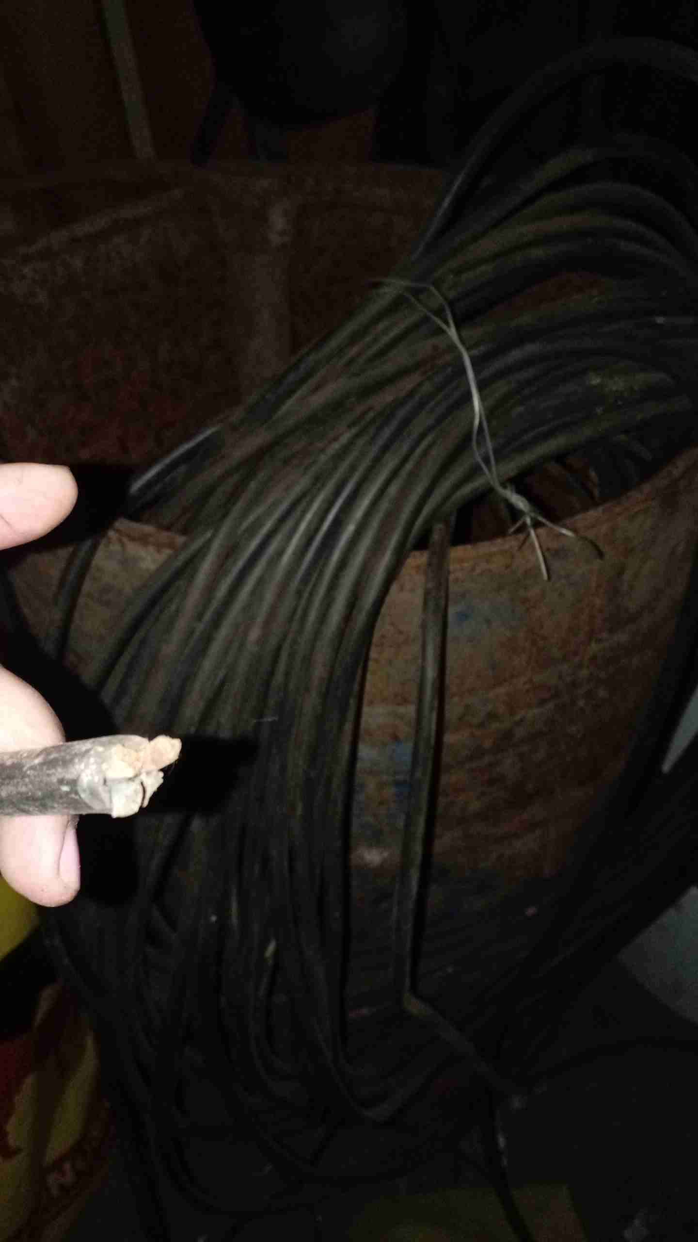 Carrete de cable eléctrico usado - miniatura 1