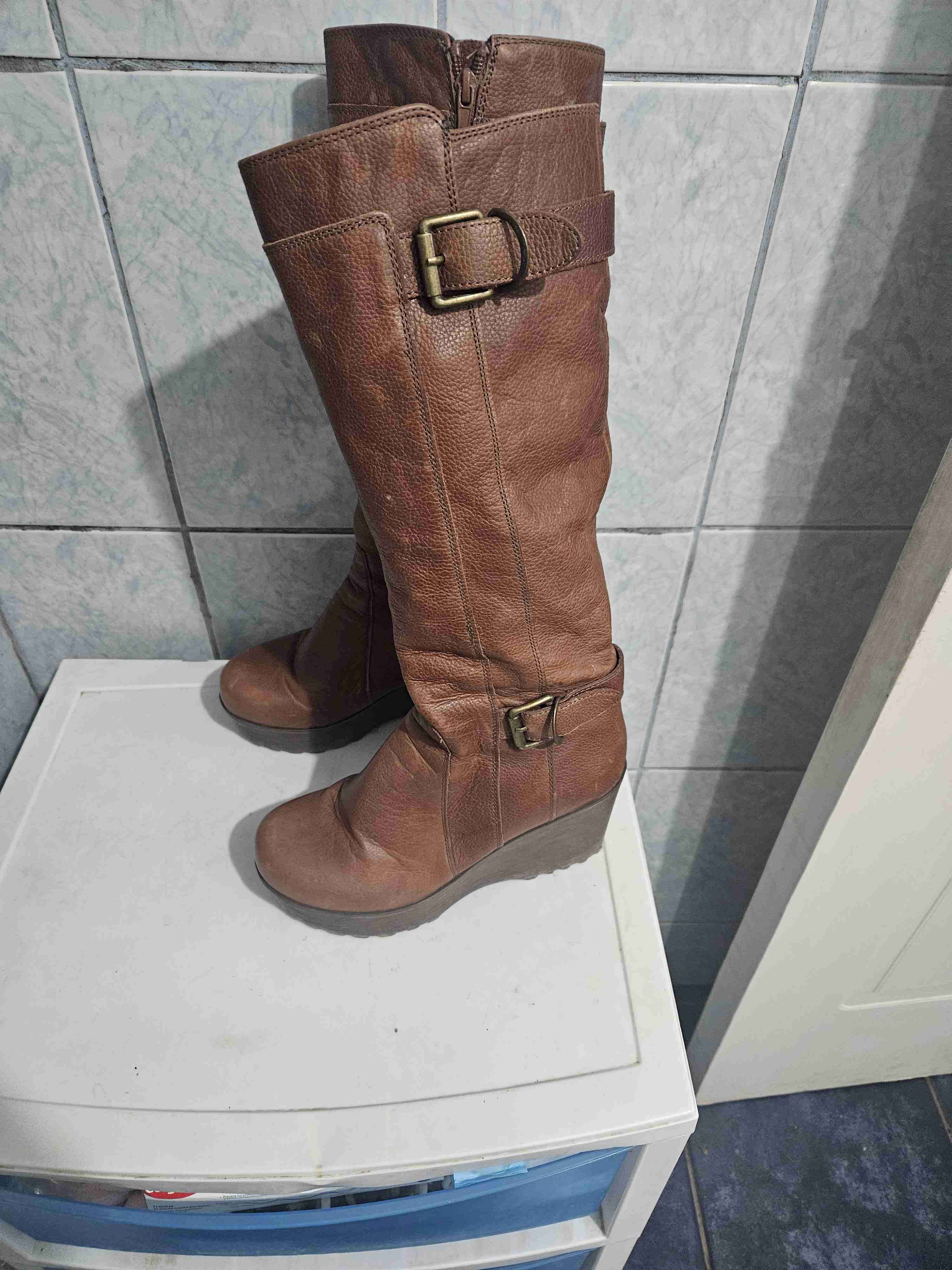 Botas altas café con taco