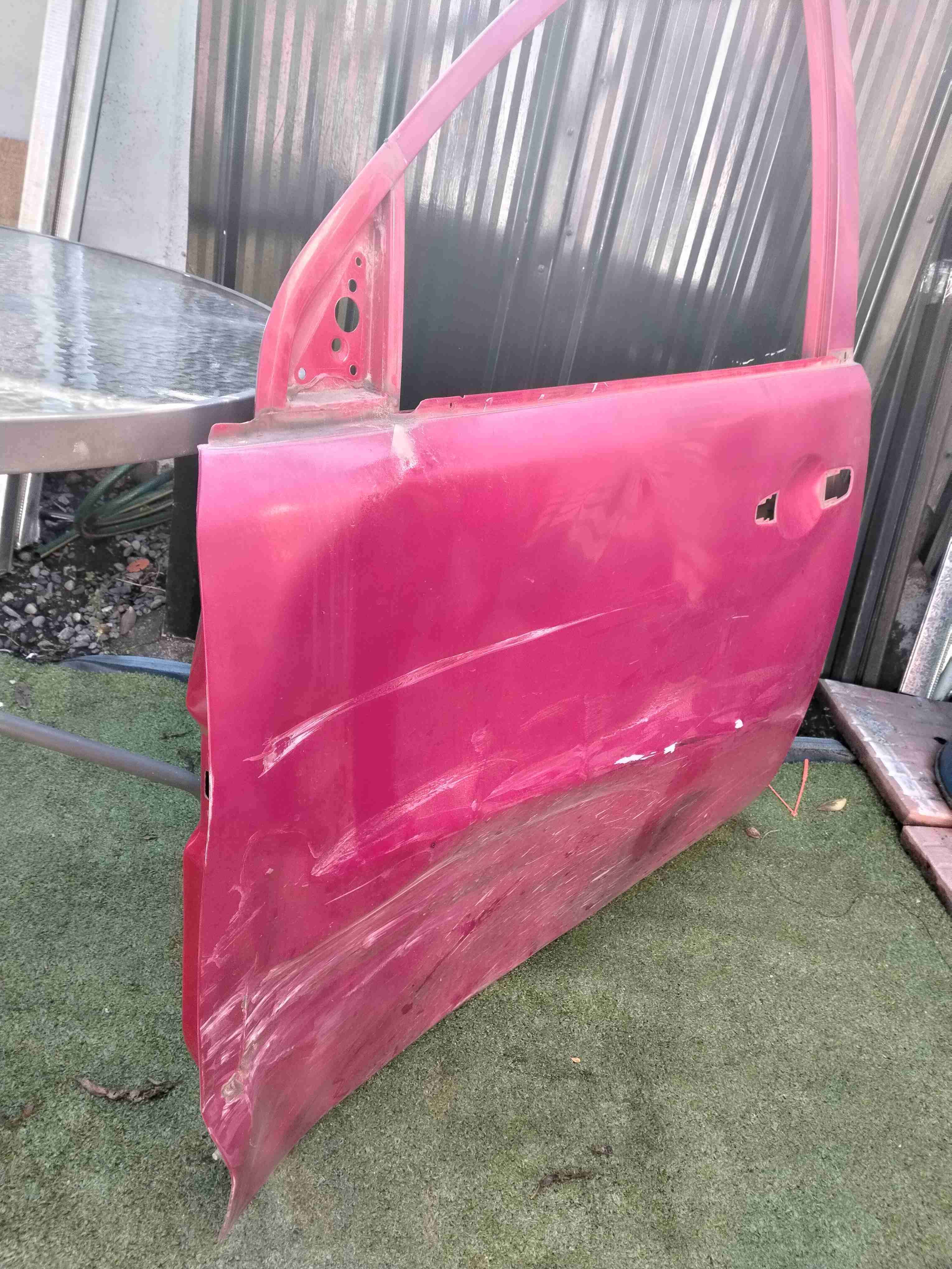 Puerta de camioneta L200 2012, abollada. - miniatura 1