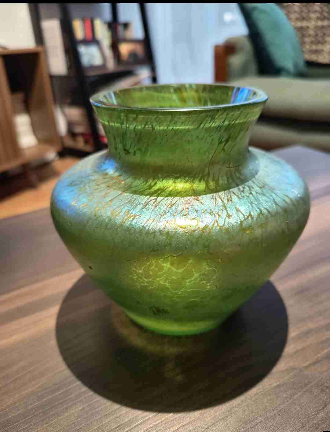 Jarrón de vidrio esmerilado verde - miniatura 1