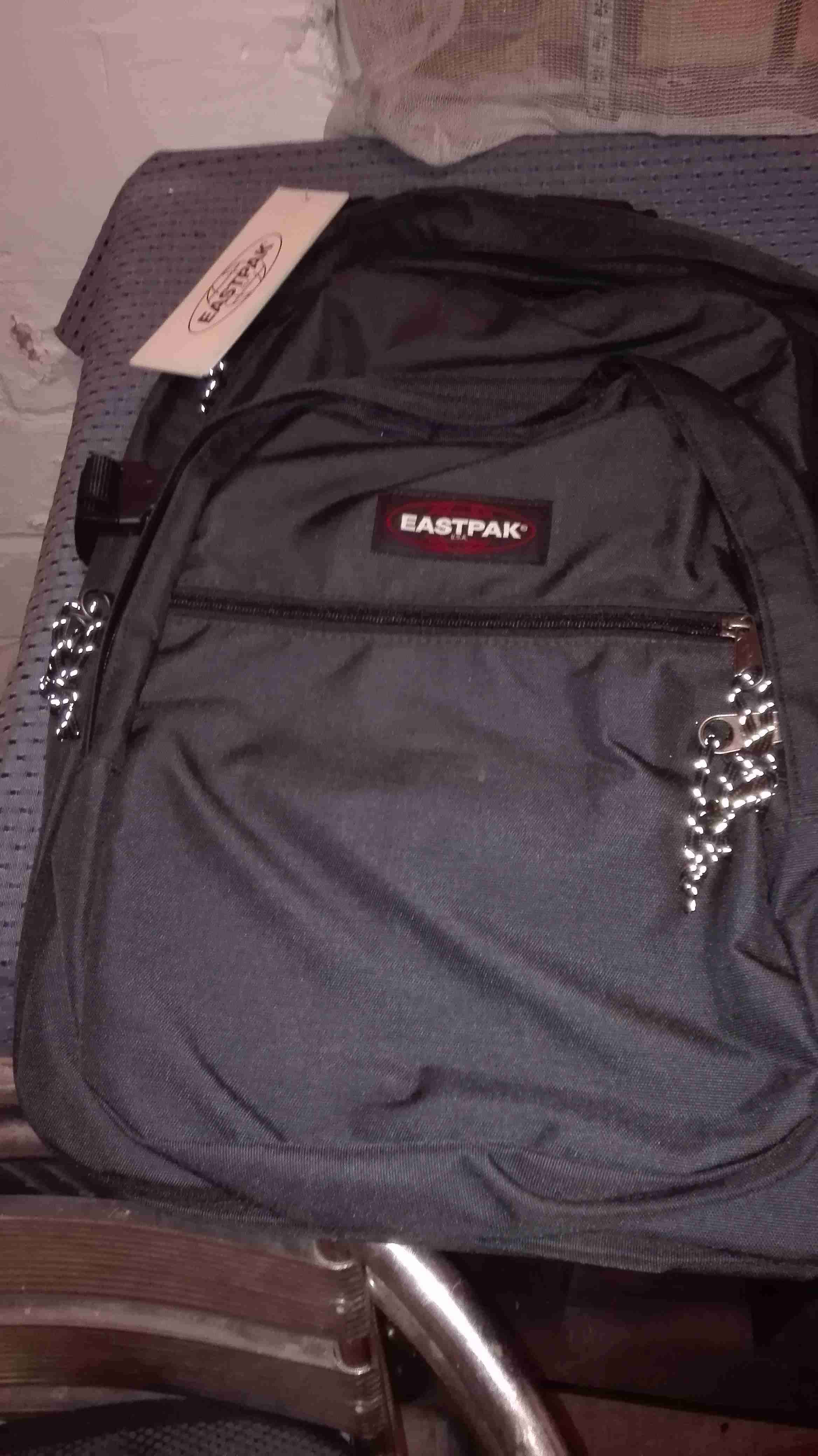 Mochila negra Eastpak - miniatura 1