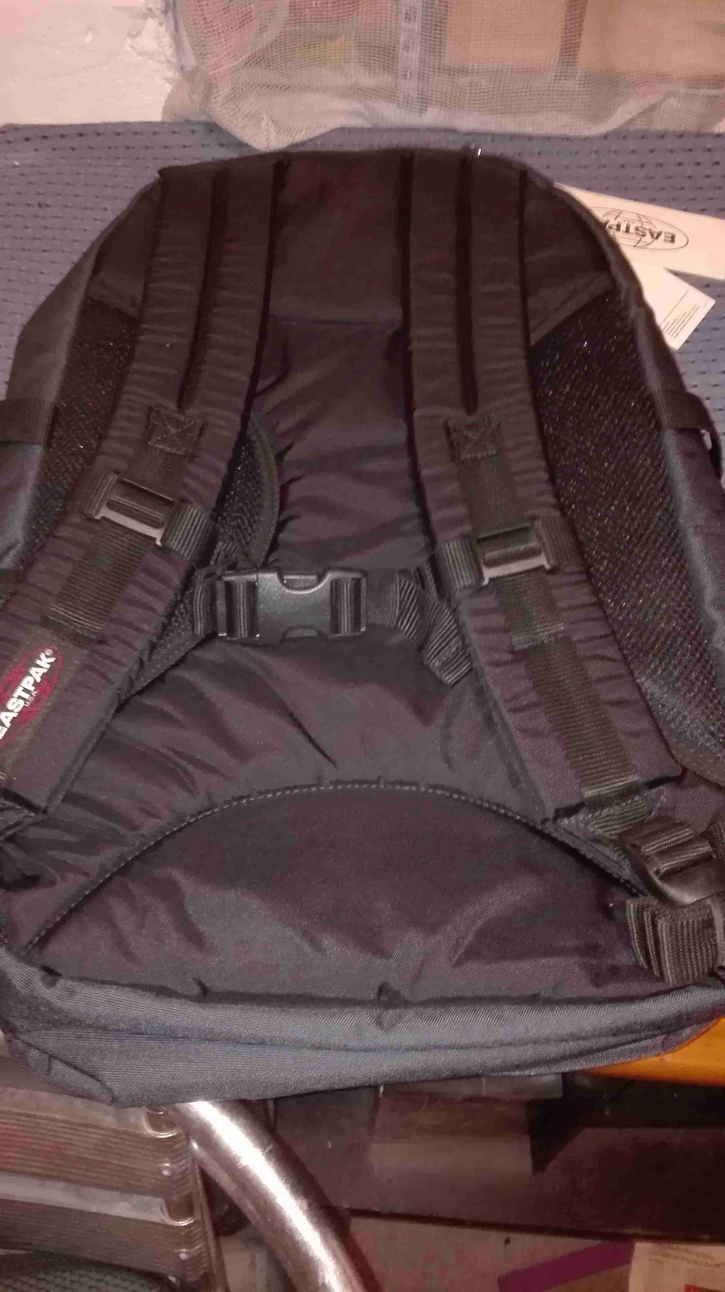 Mochila negra Eastpak - miniatura 2