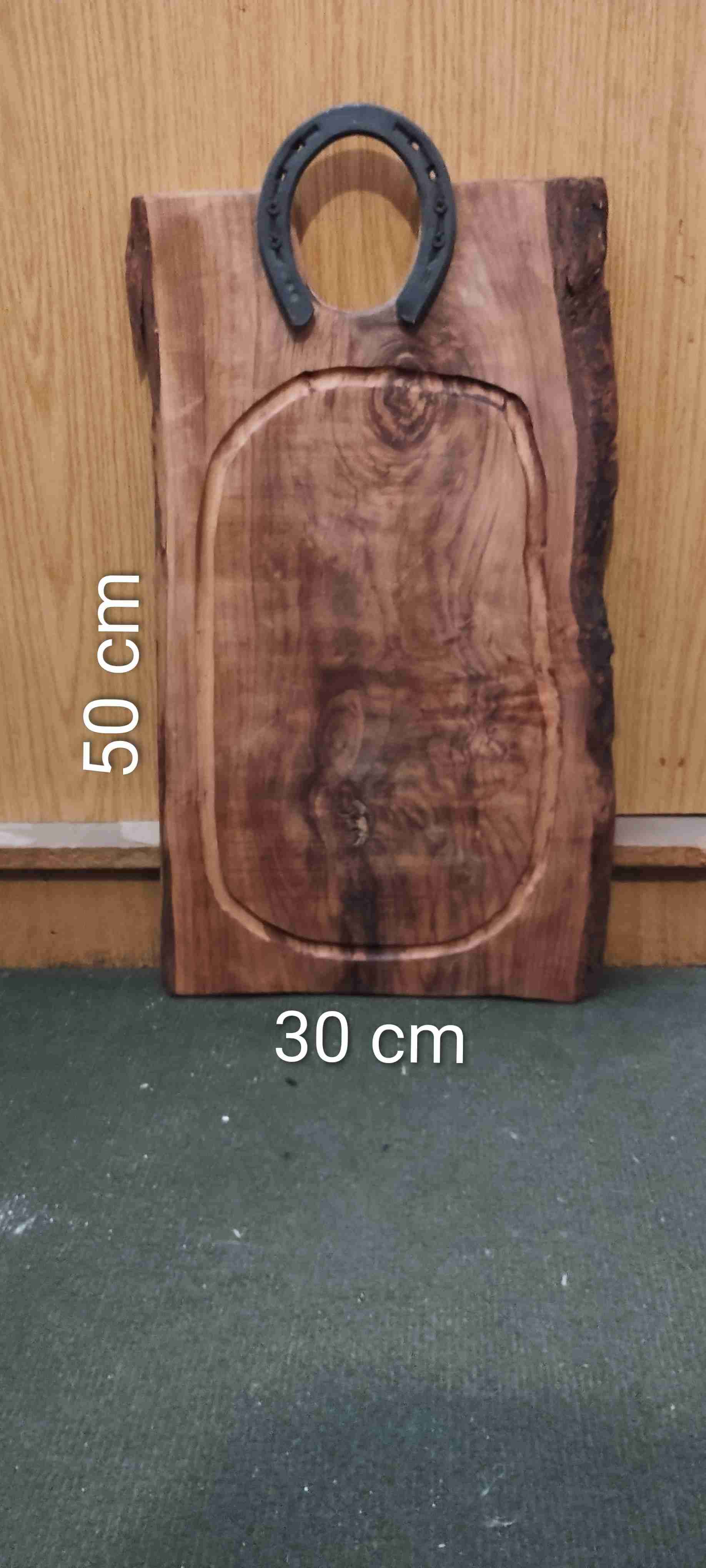 Tabla de cortar rústica con herradura