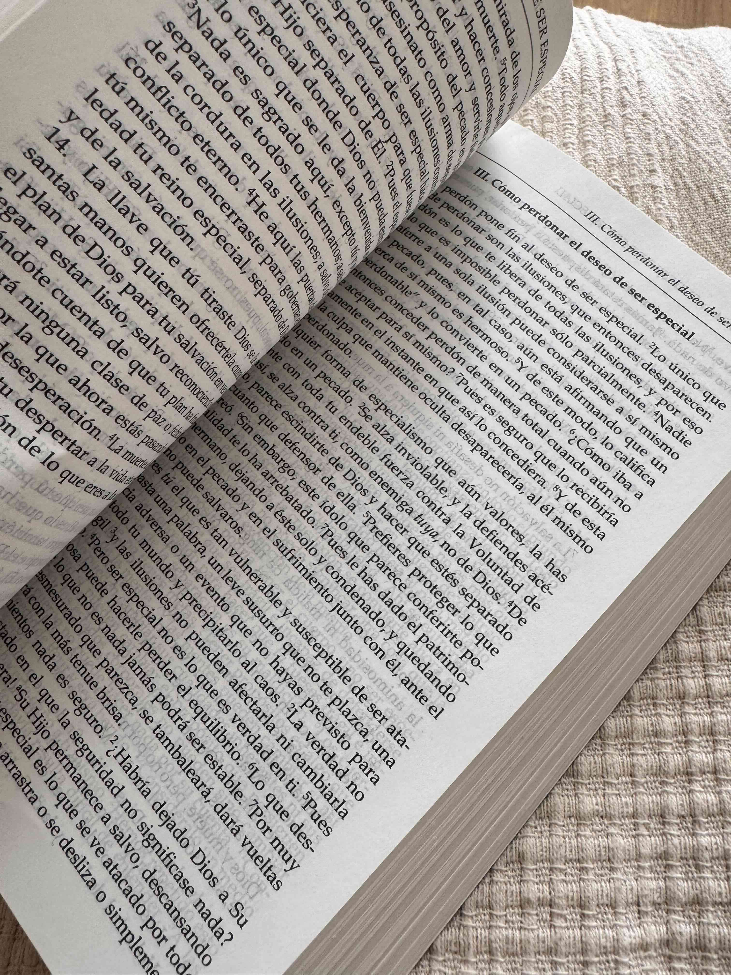 Libro 'Un Curso de Milagros' - miniatura 5