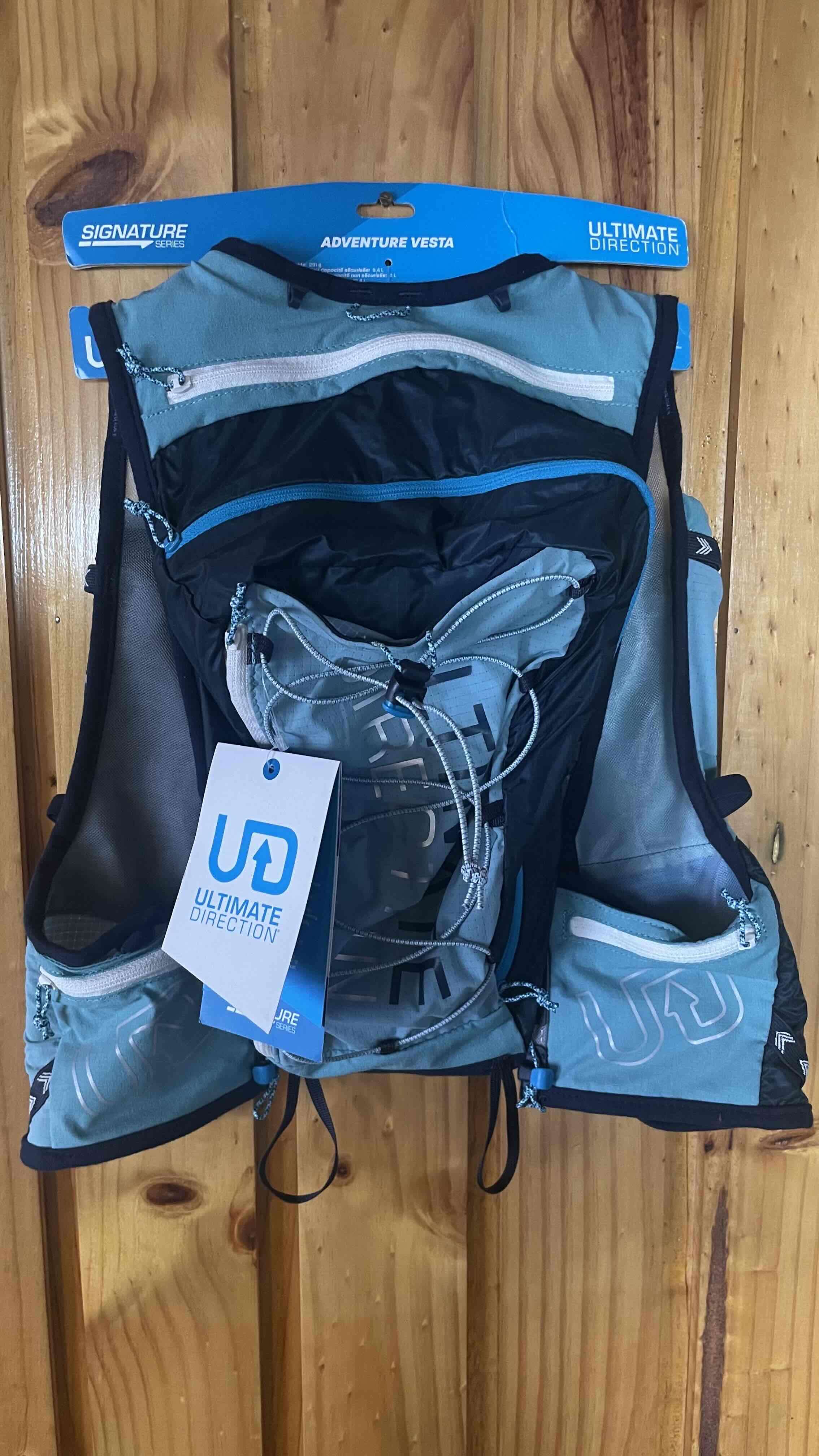 Mochila hidratación UD (nueva con etiqueta) - miniatura 2