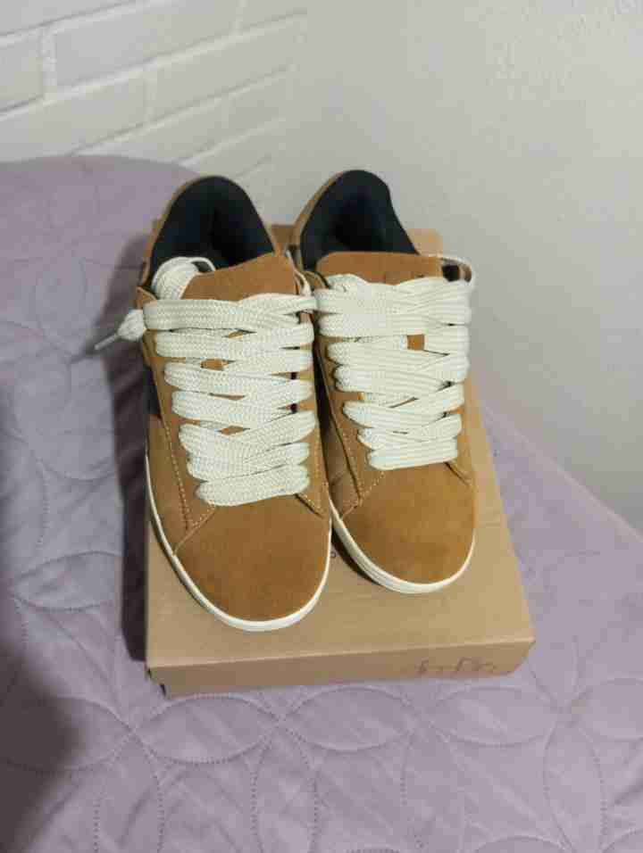 Zapatillas café con detalle azul - miniatura 3