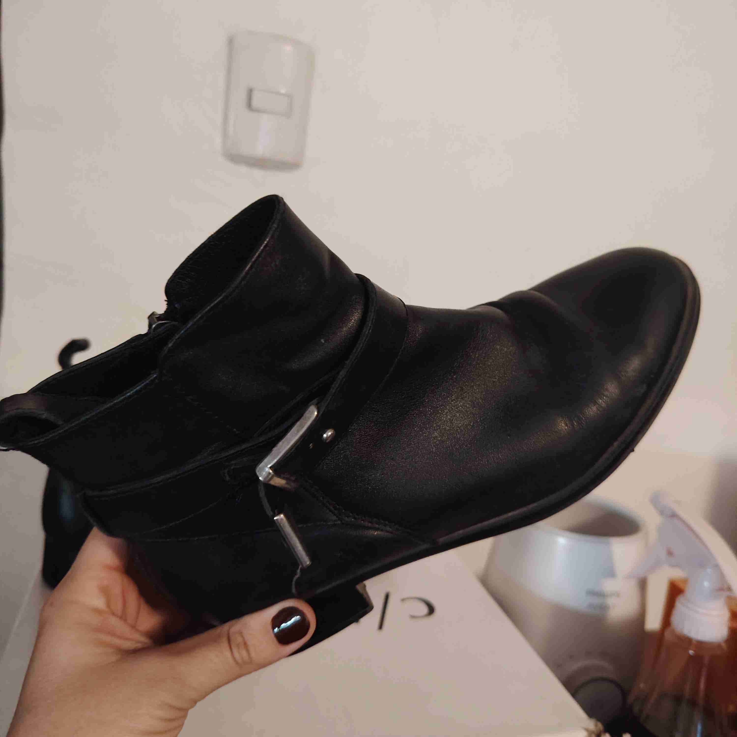 Botín negro de cuero - miniatura 1