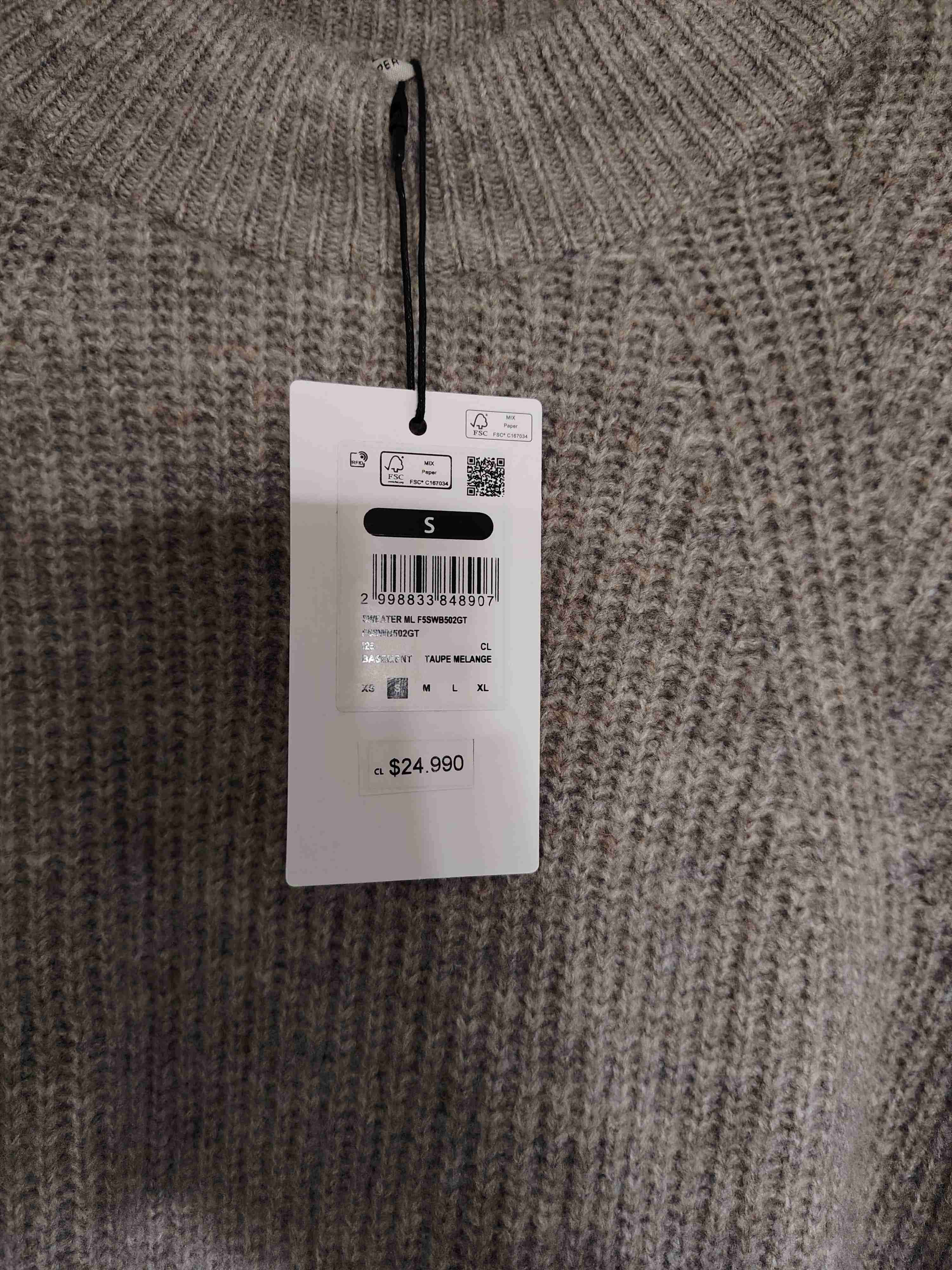 Suéter gris sobre camisa blanca - miniatura 2