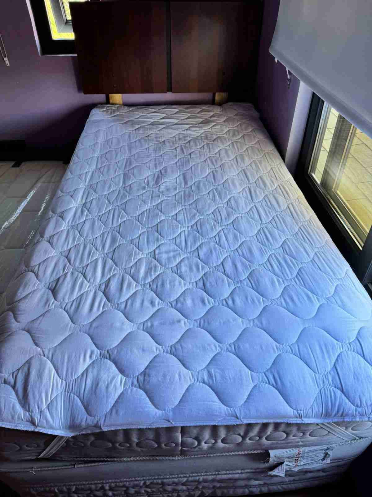 Camas con colchones individuales - miniatura 2