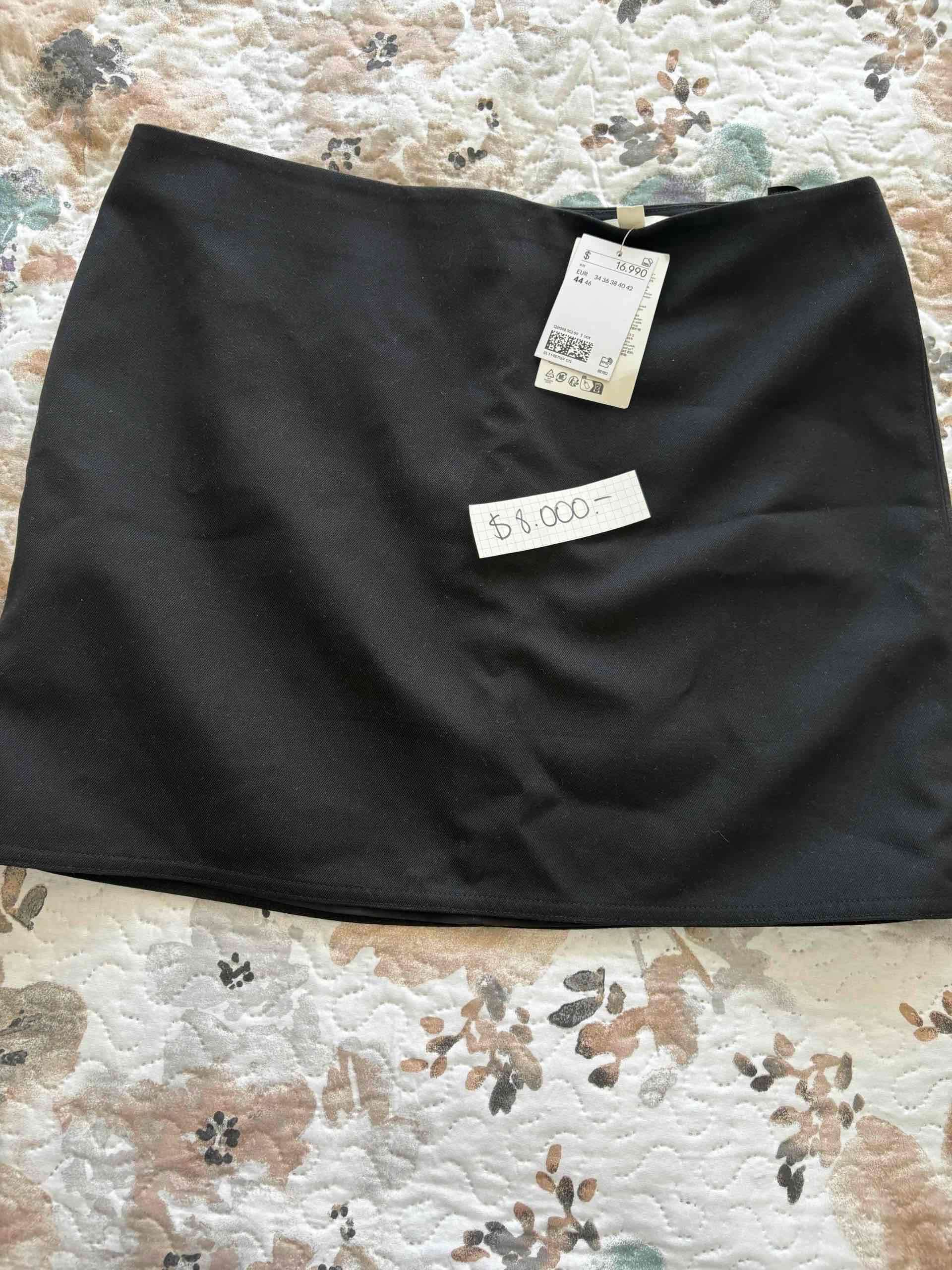 Falda corta negra nueva