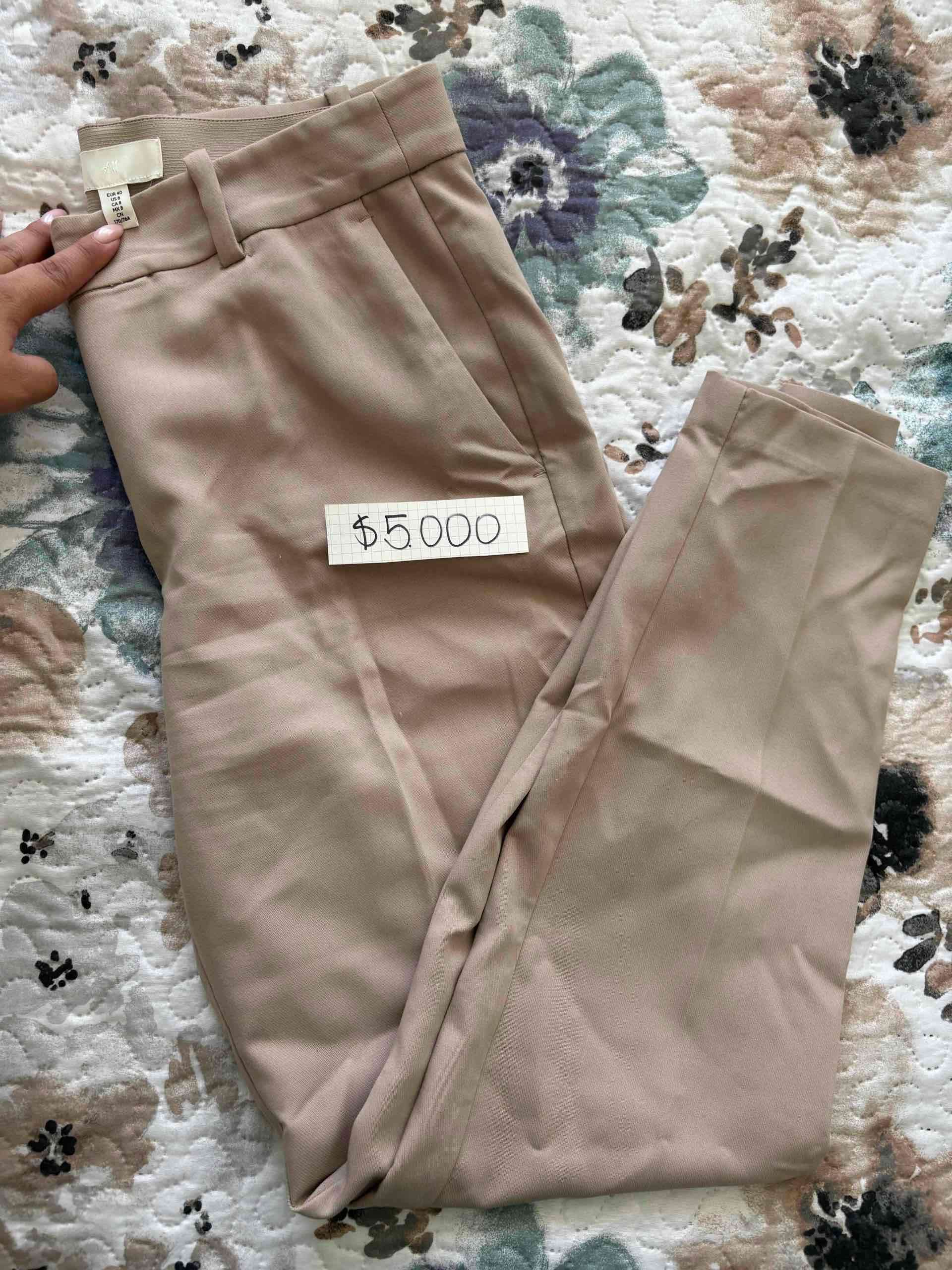 Pantalones beige elegantes