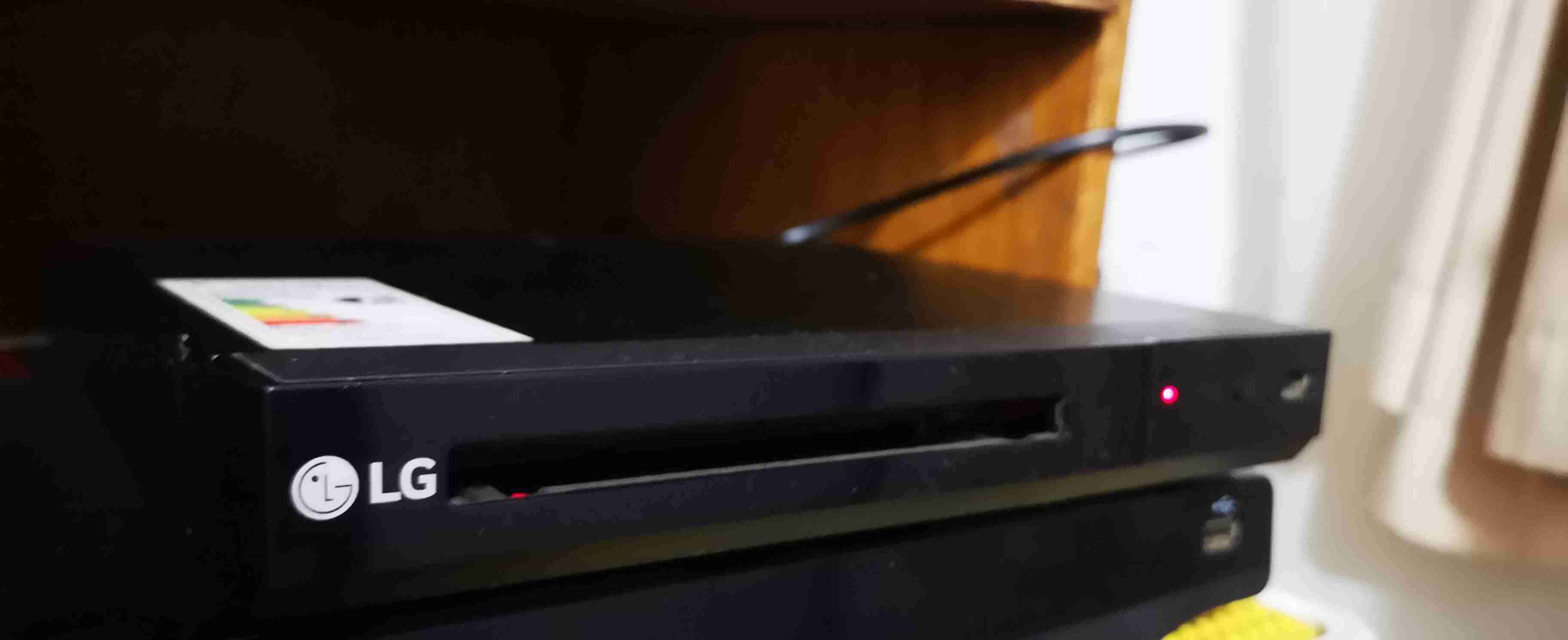 Reproductor DVD LG DP132 - miniatura 1