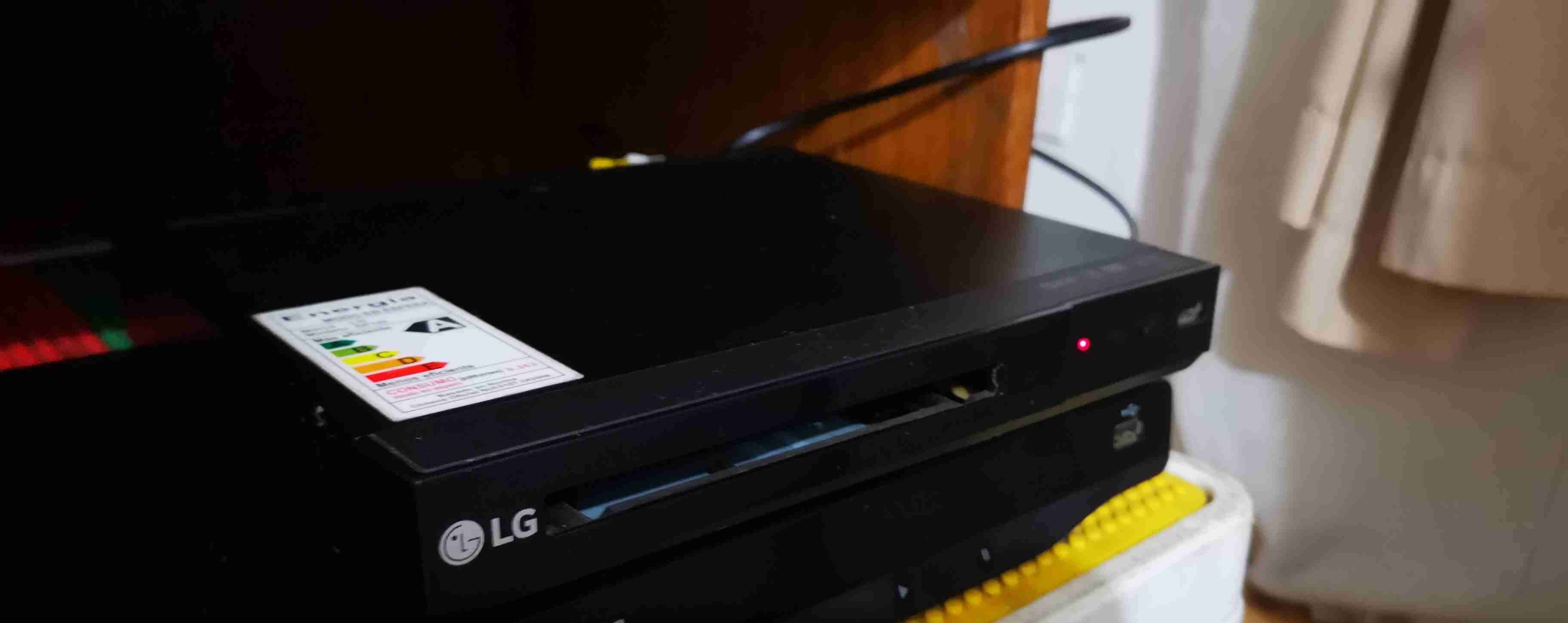 Reproductor DVD LG DP132 - miniatura 2