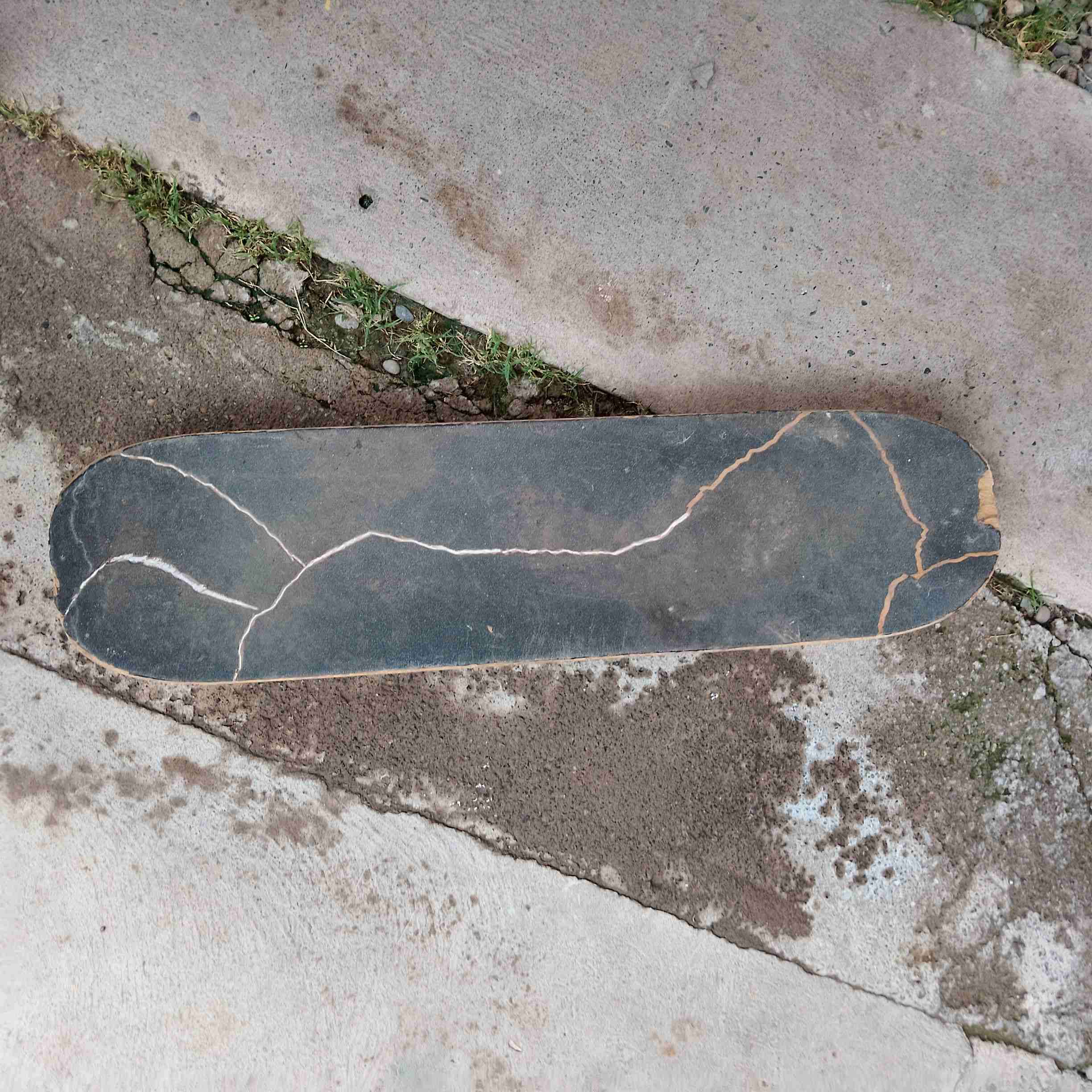 Tabla de skateboard usada - miniatura 1