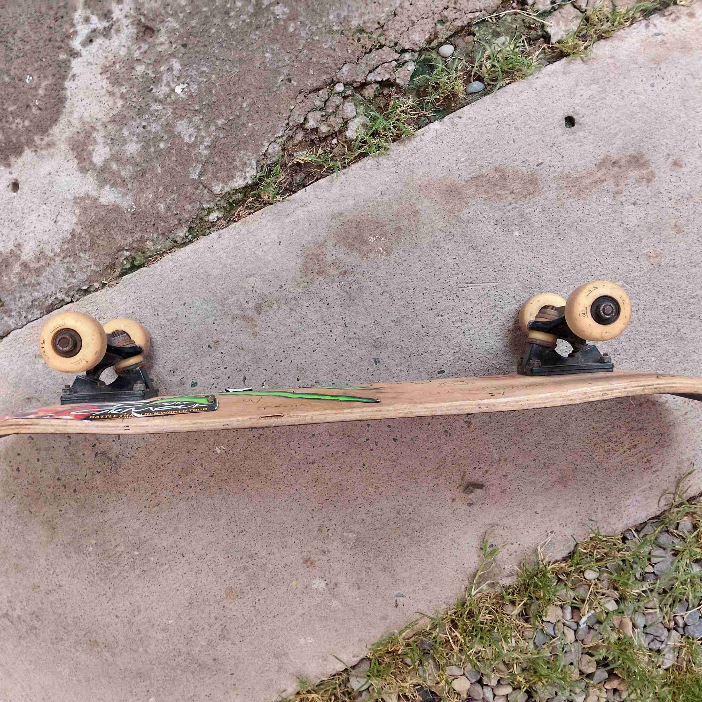 Tabla de skateboard usada - miniatura 3