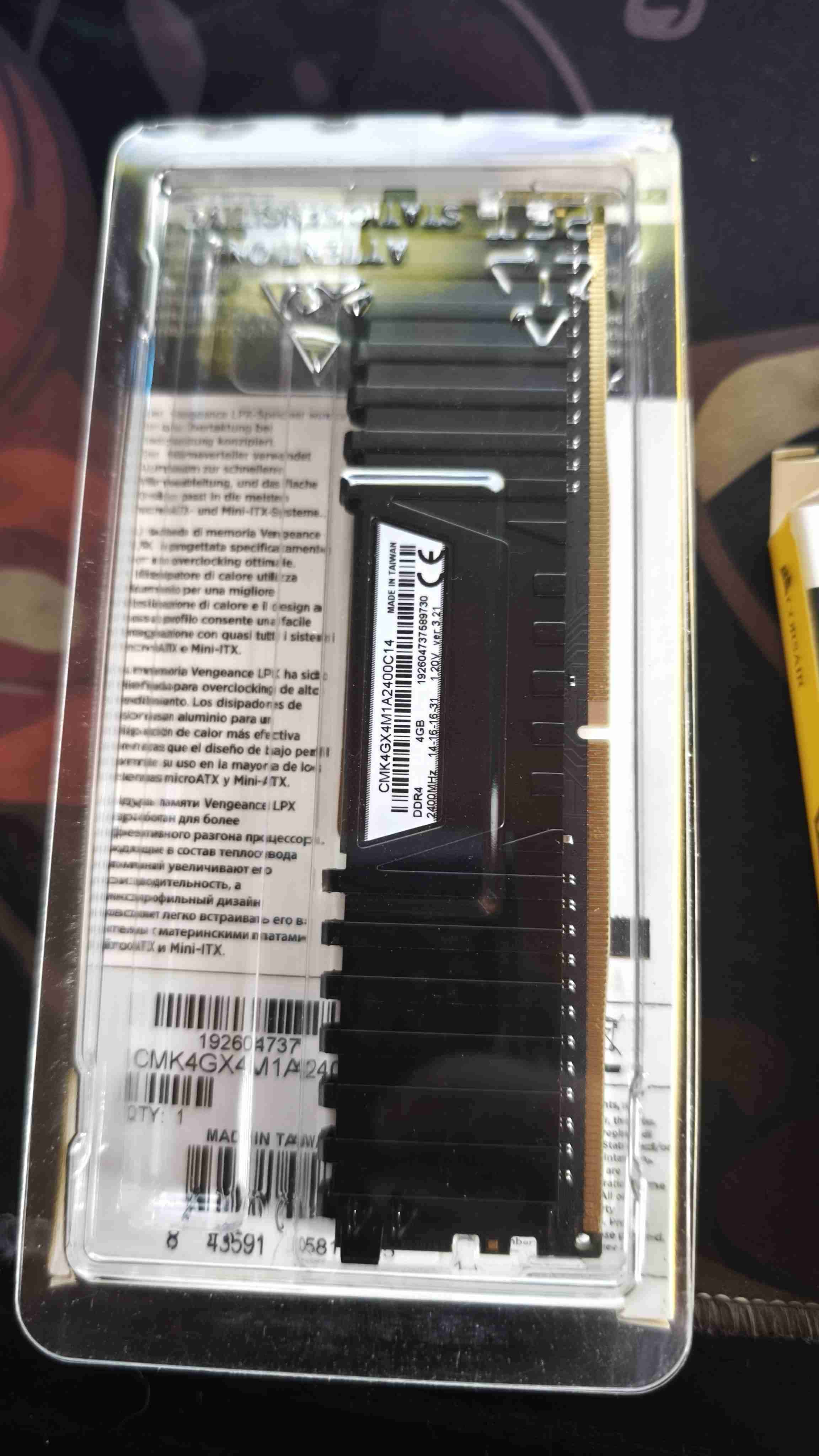 Dos Memorias RAM Corsair Vengeance 4GB - miniatura 2