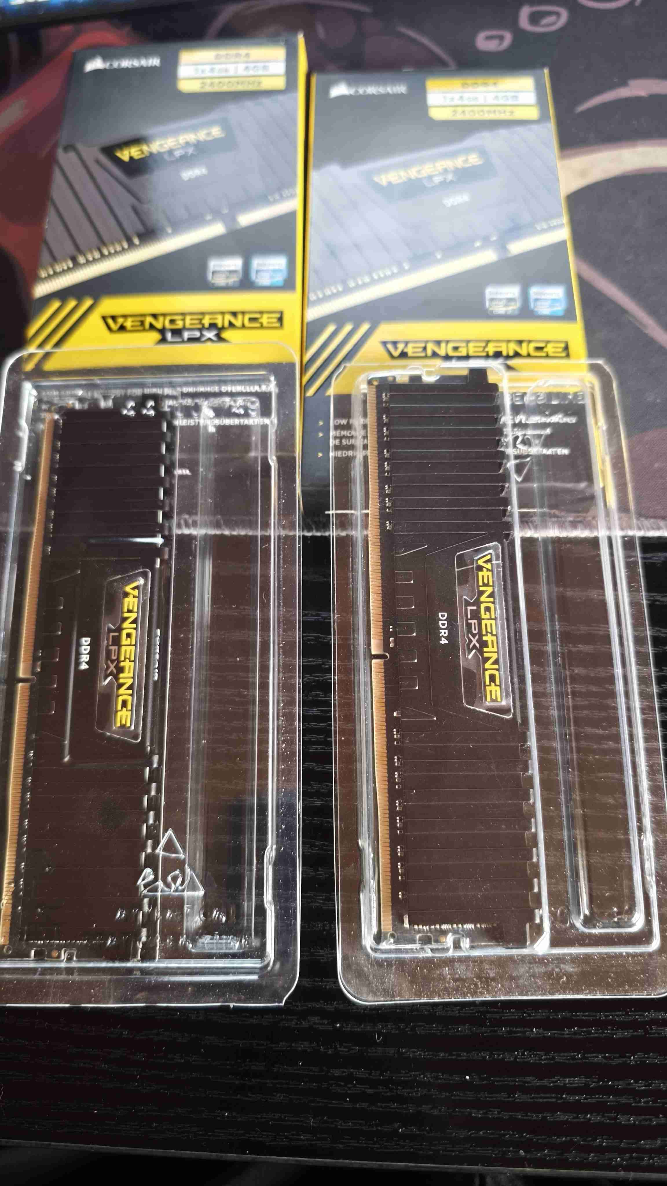 Dos Memorias RAM Corsair Vengeance 4GB - miniatura 4