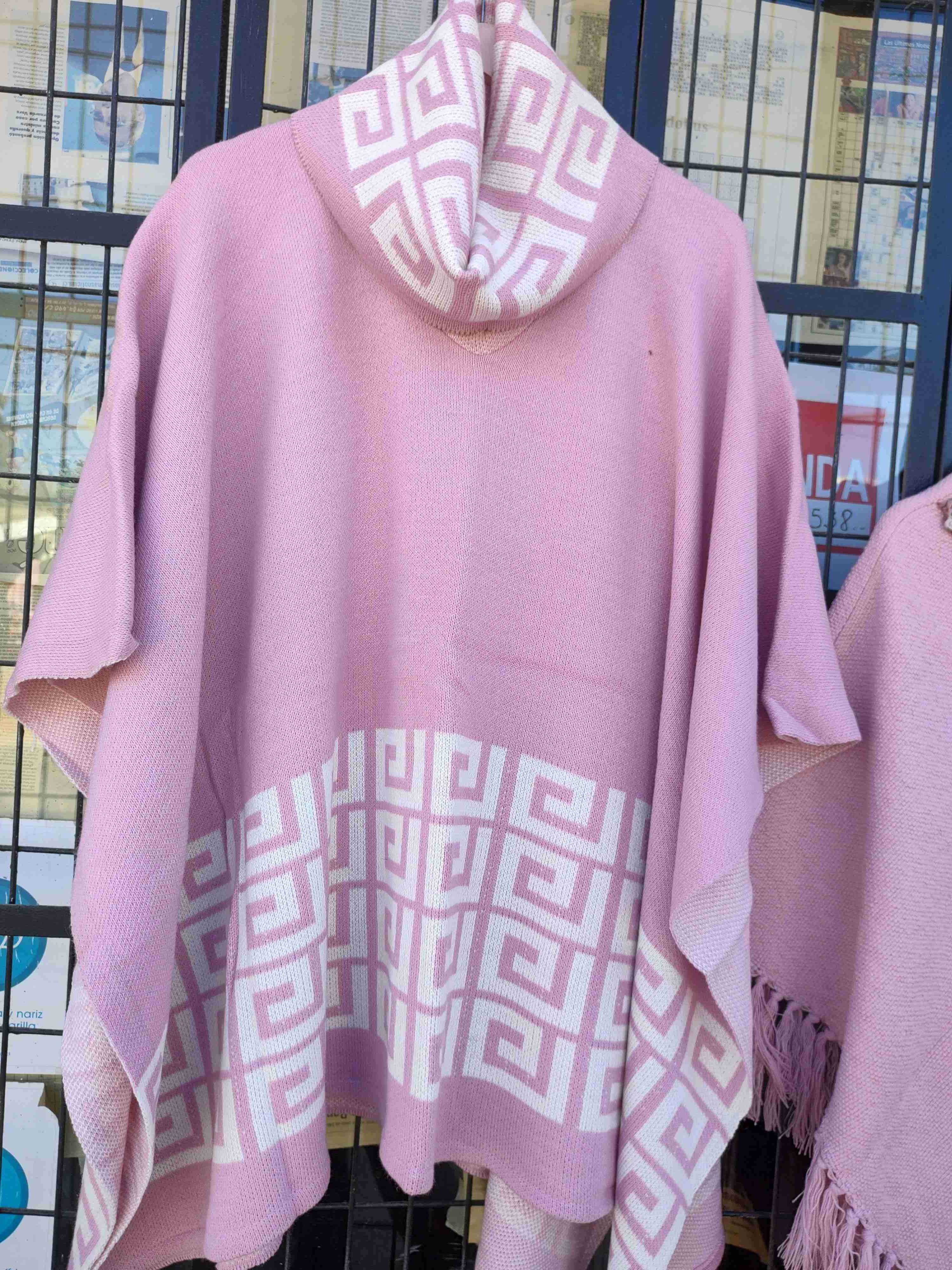 Poncho rosado con capucha - miniatura 1