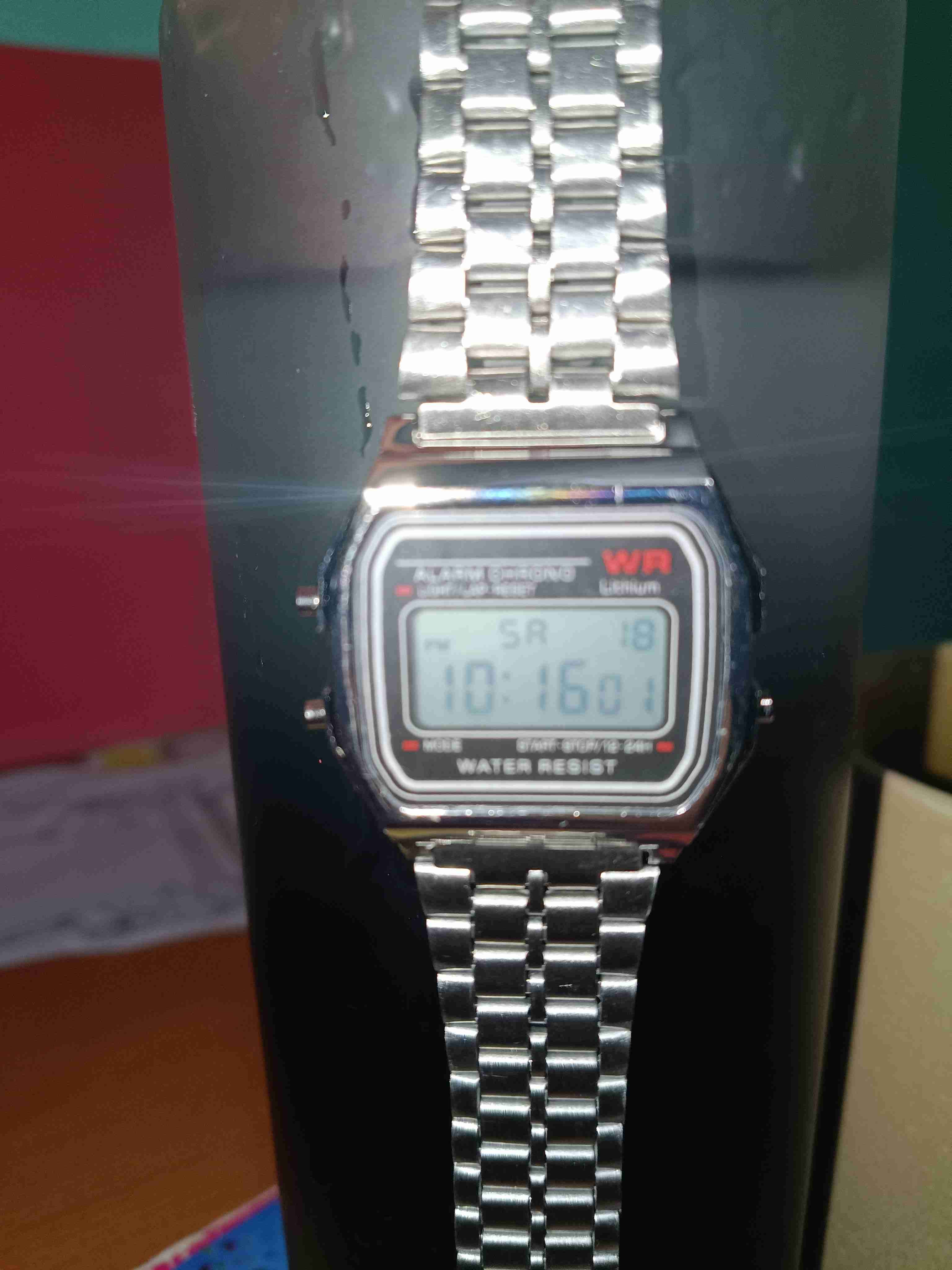 Reloj digital plateado retro - miniatura 3