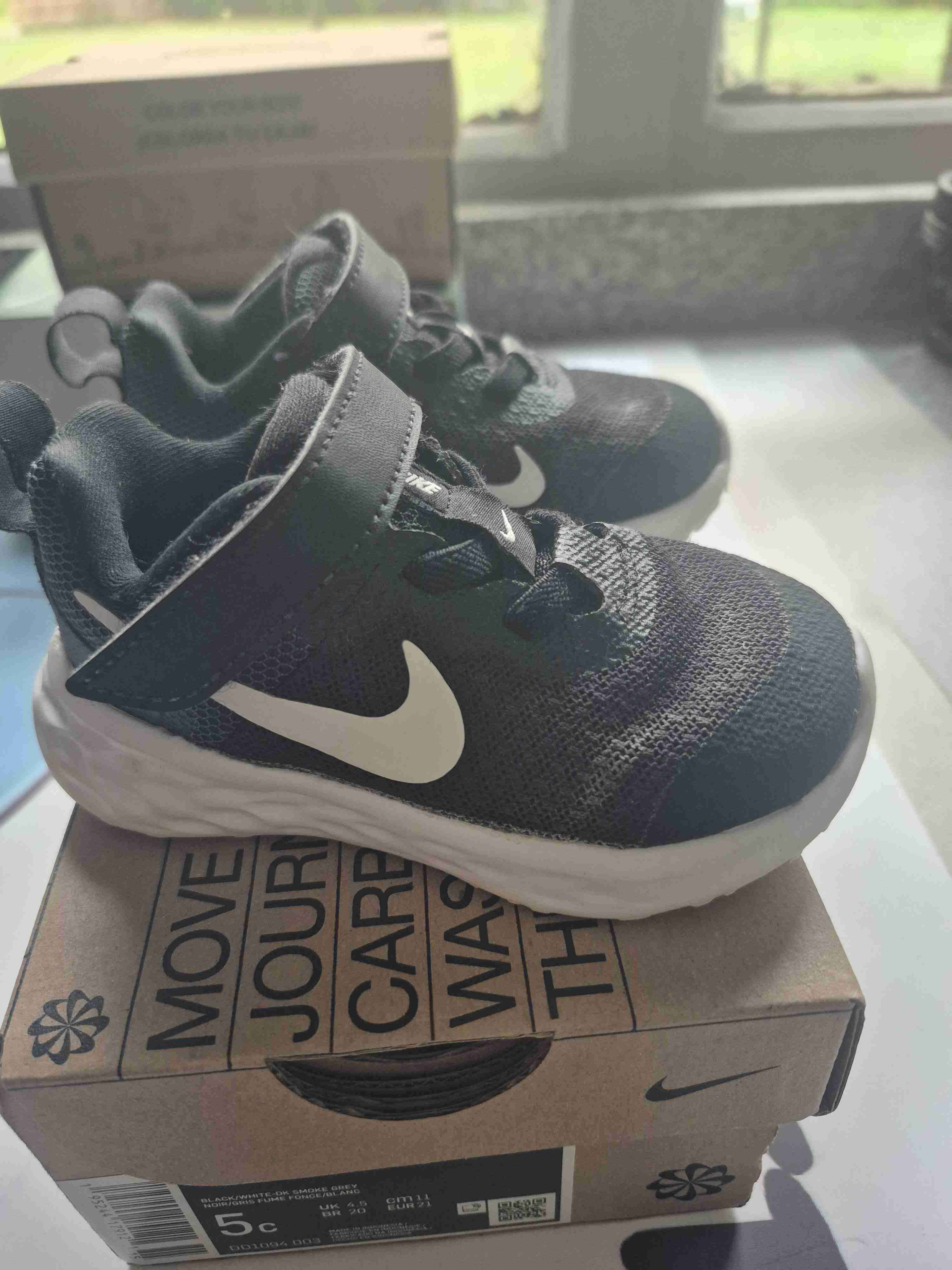 Zapatillas deportivas negras Nike - miniatura 2