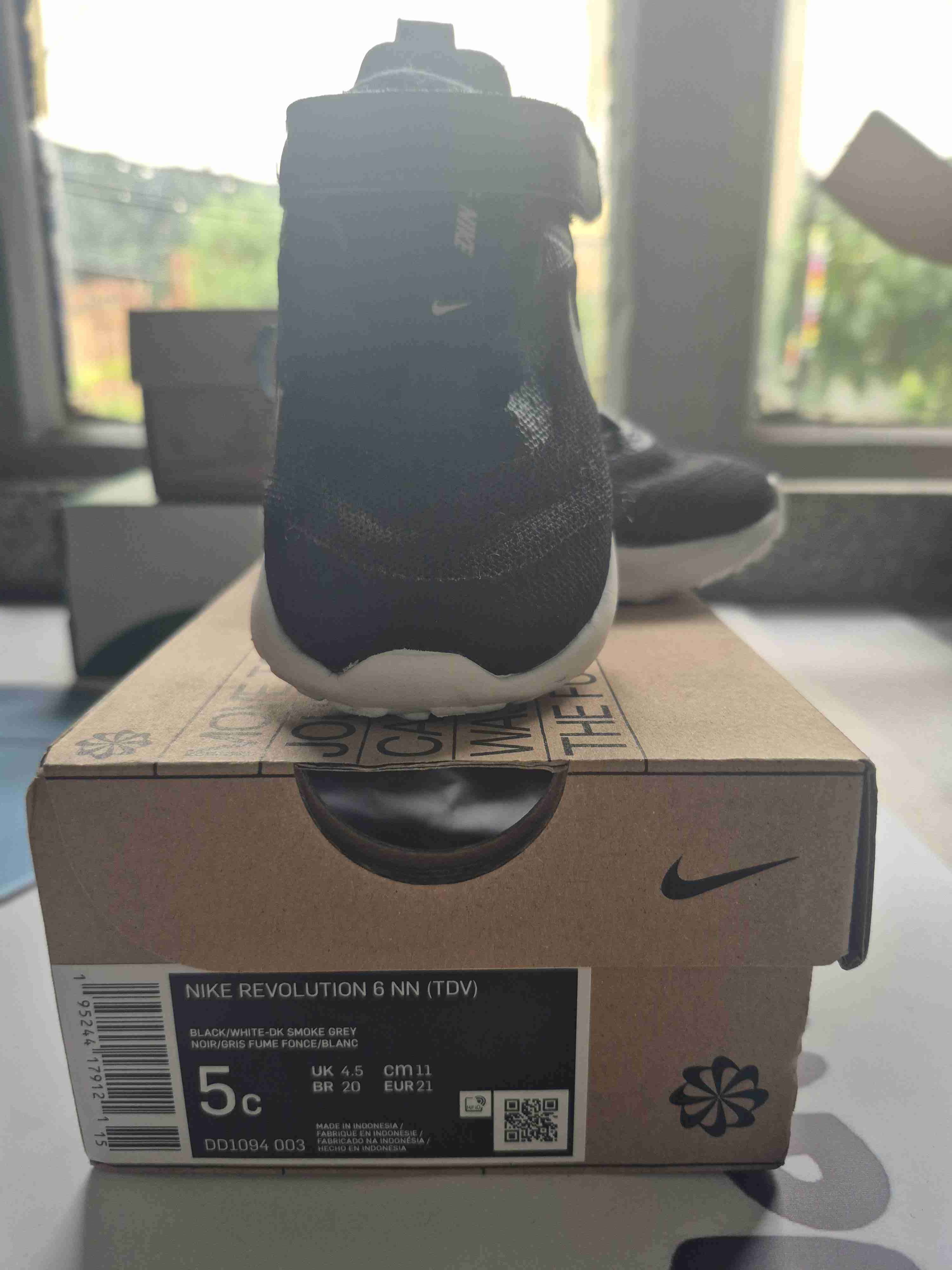 Zapatillas deportivas negras Nike - miniatura 3