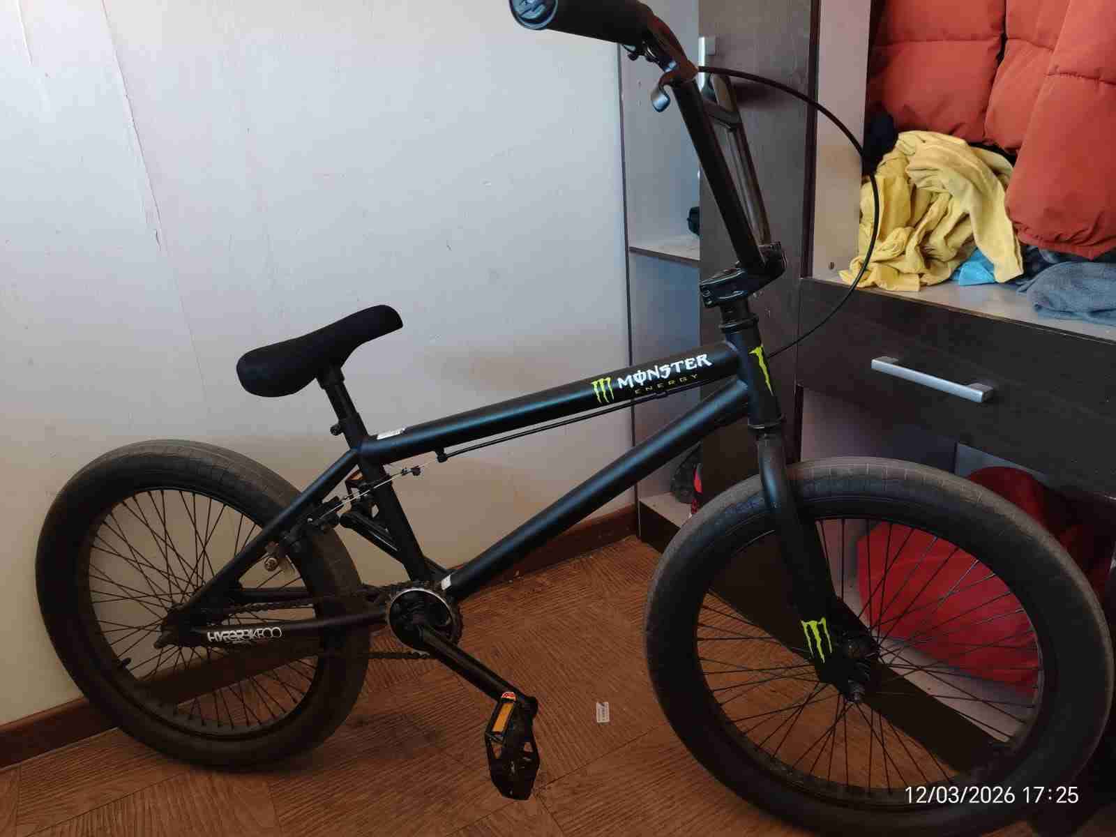 Bicicleta BMX negra Monster - miniatura 1