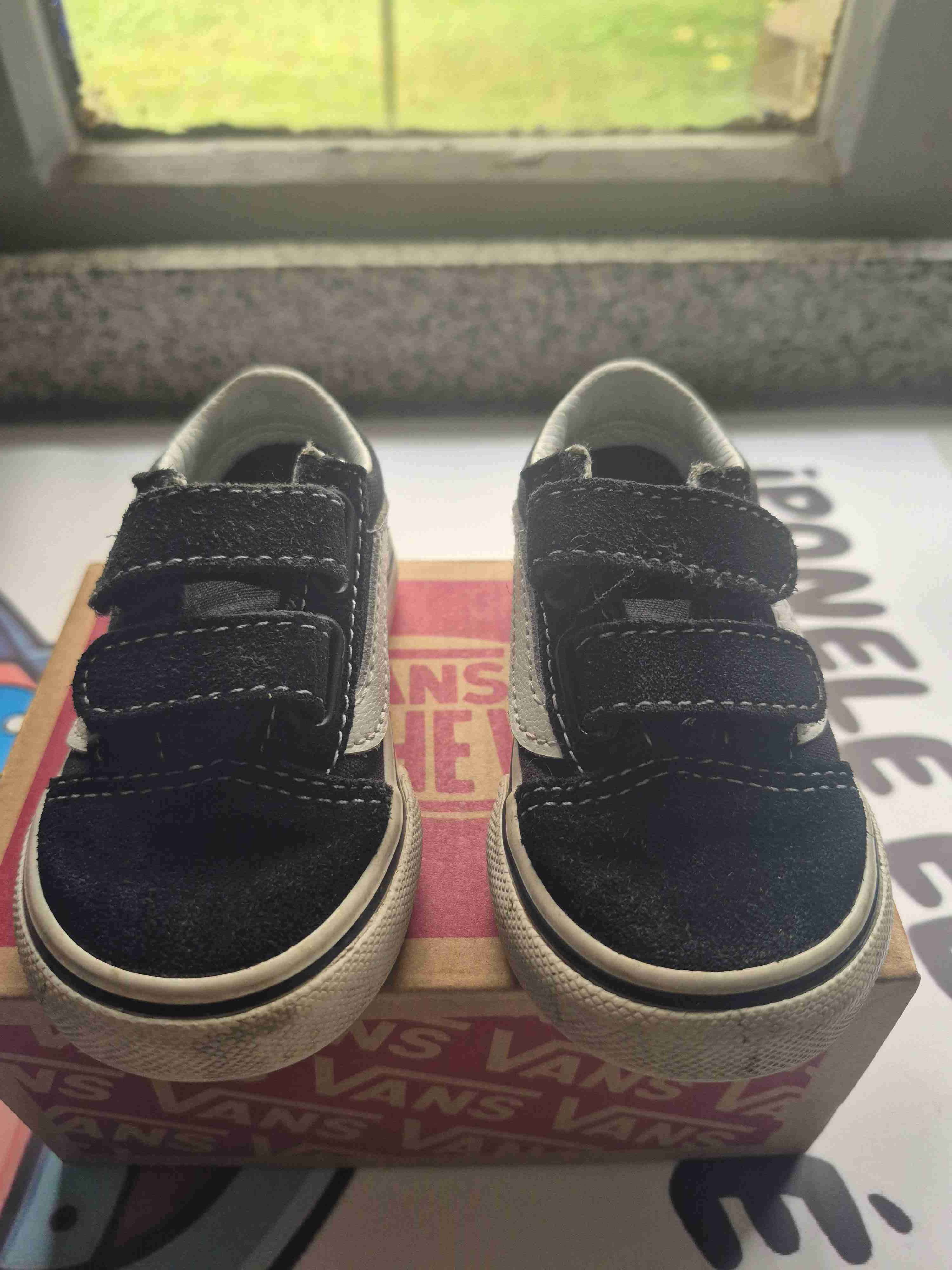 Zapatillas negras para bebé