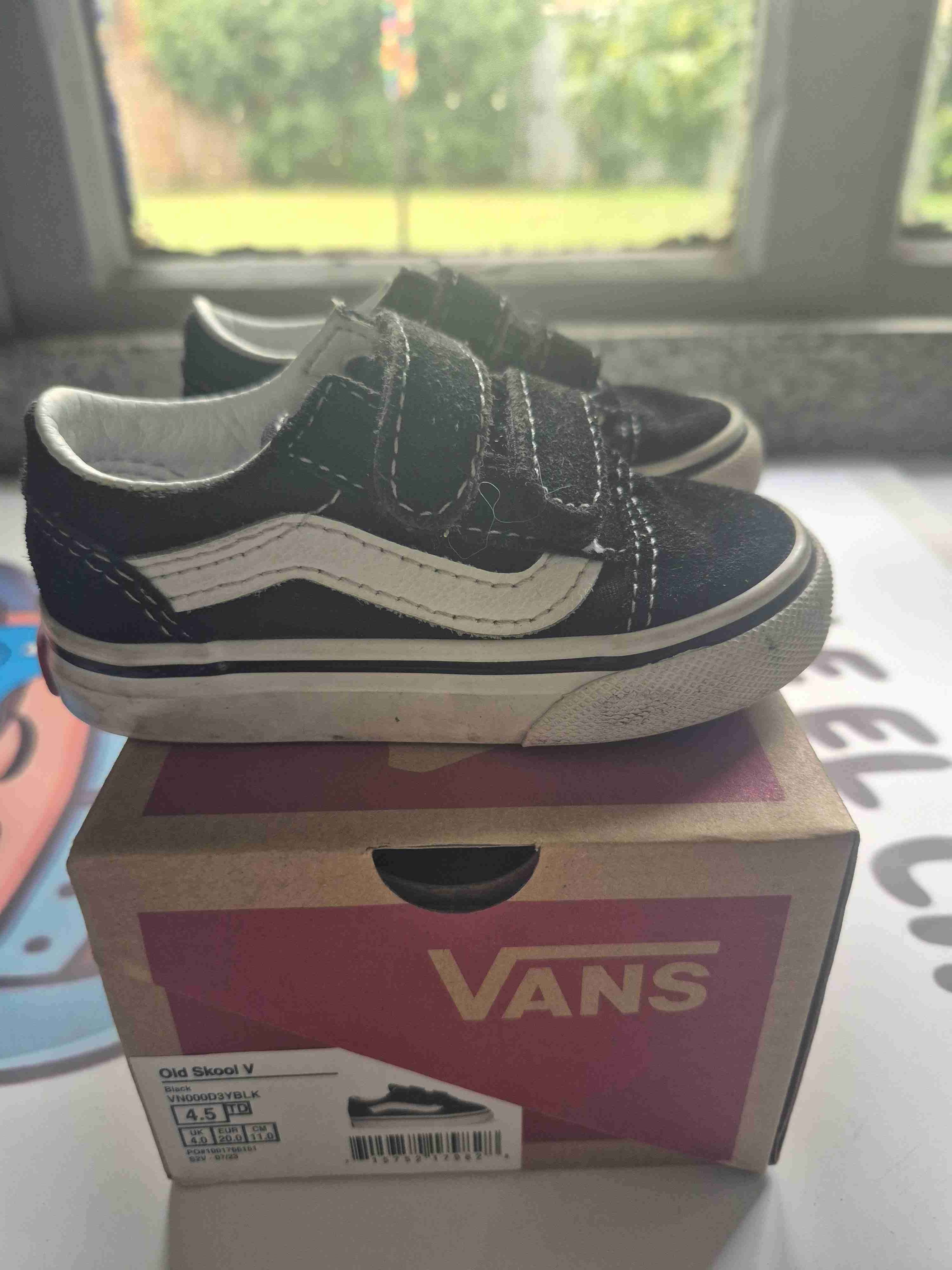 Zapatillas negras para bebé - miniatura 2