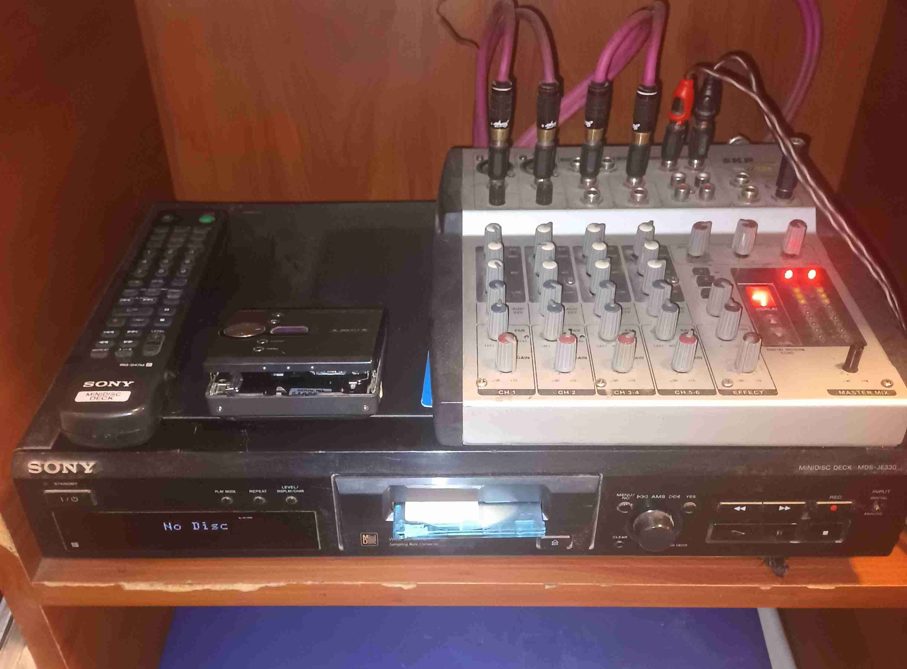 Reproductor de MiniDisc Sony con control - miniatura 1