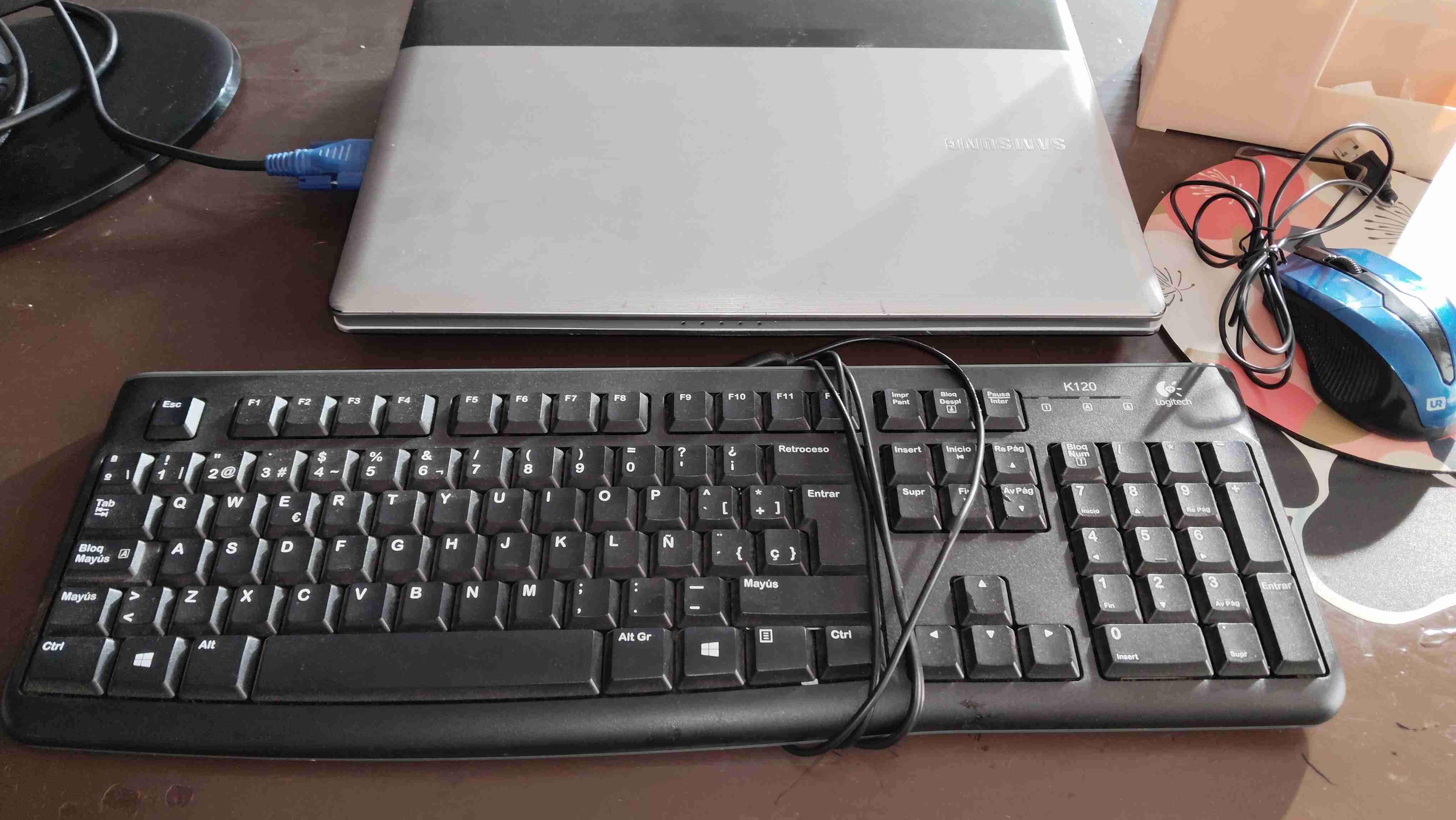 Laptop Samsung con monitor LG - miniatura 4