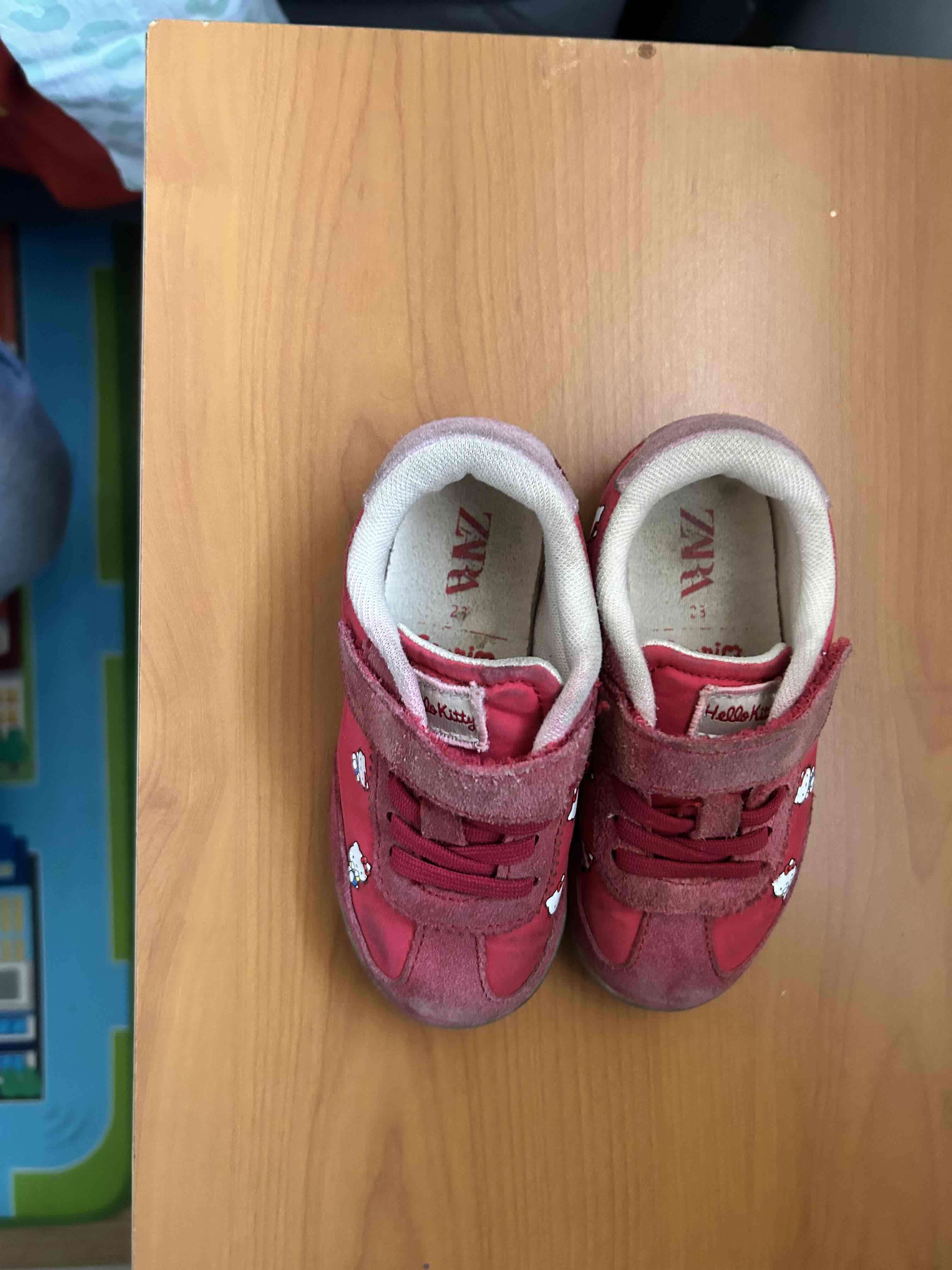 Zapatillas rojas infantiles hello kitty - miniatura 3