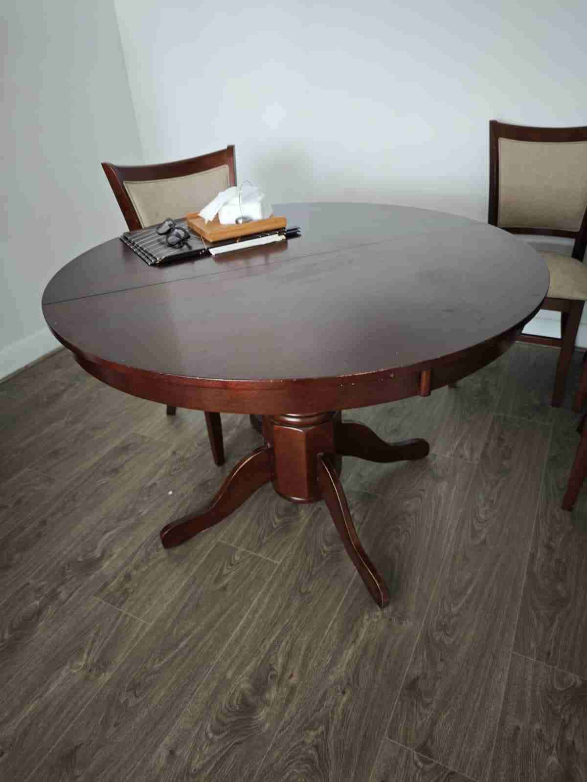 Mesa redonda de madera - miniatura 1