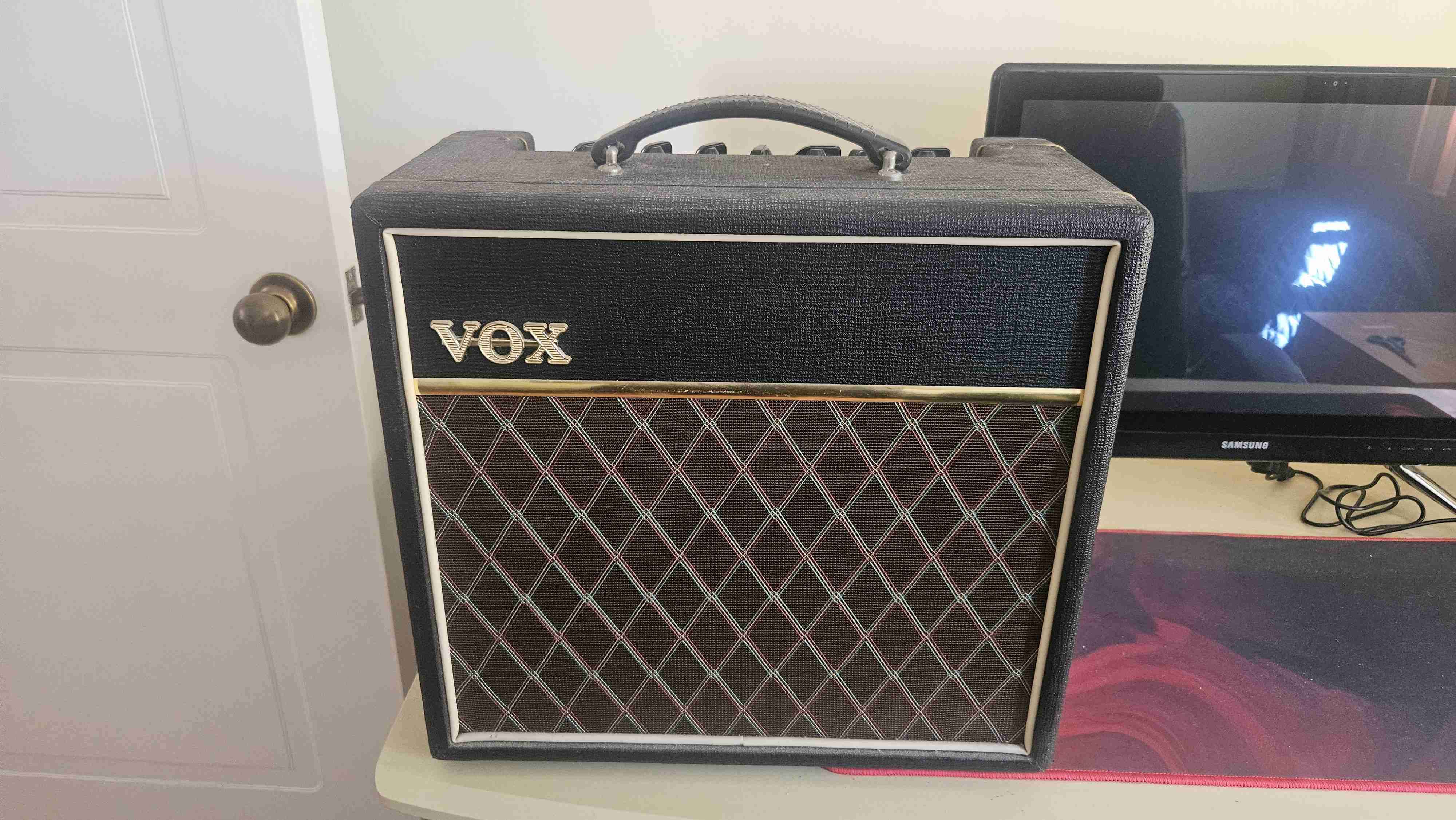 Amplificador Vox para guitarra - miniatura 1