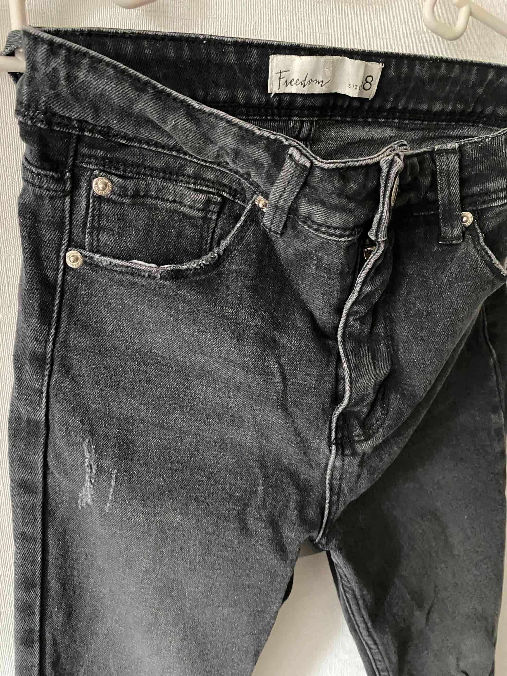 Jeans negros desgastados - miniatura 3