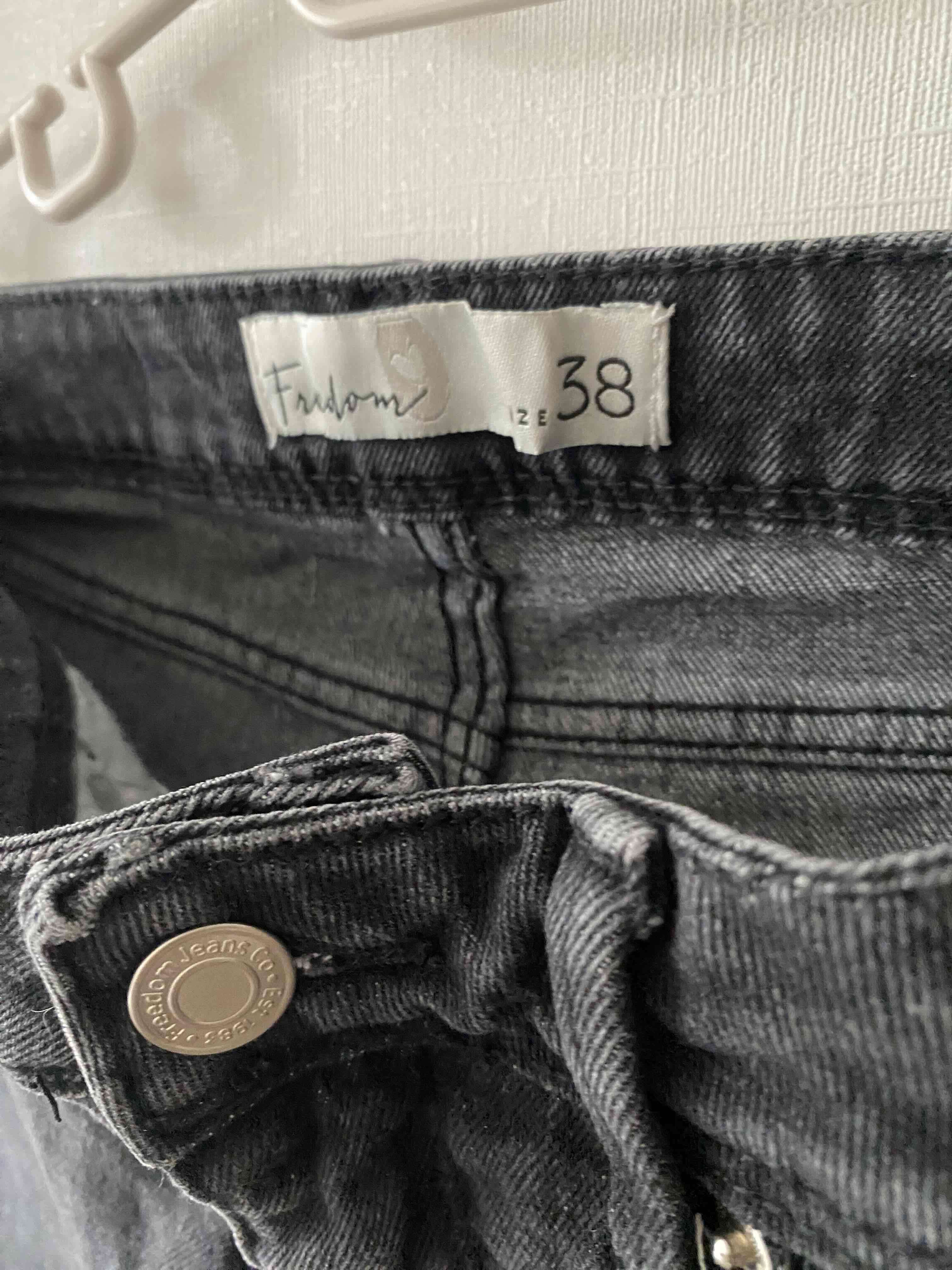Jeans negros desgastados - miniatura 4