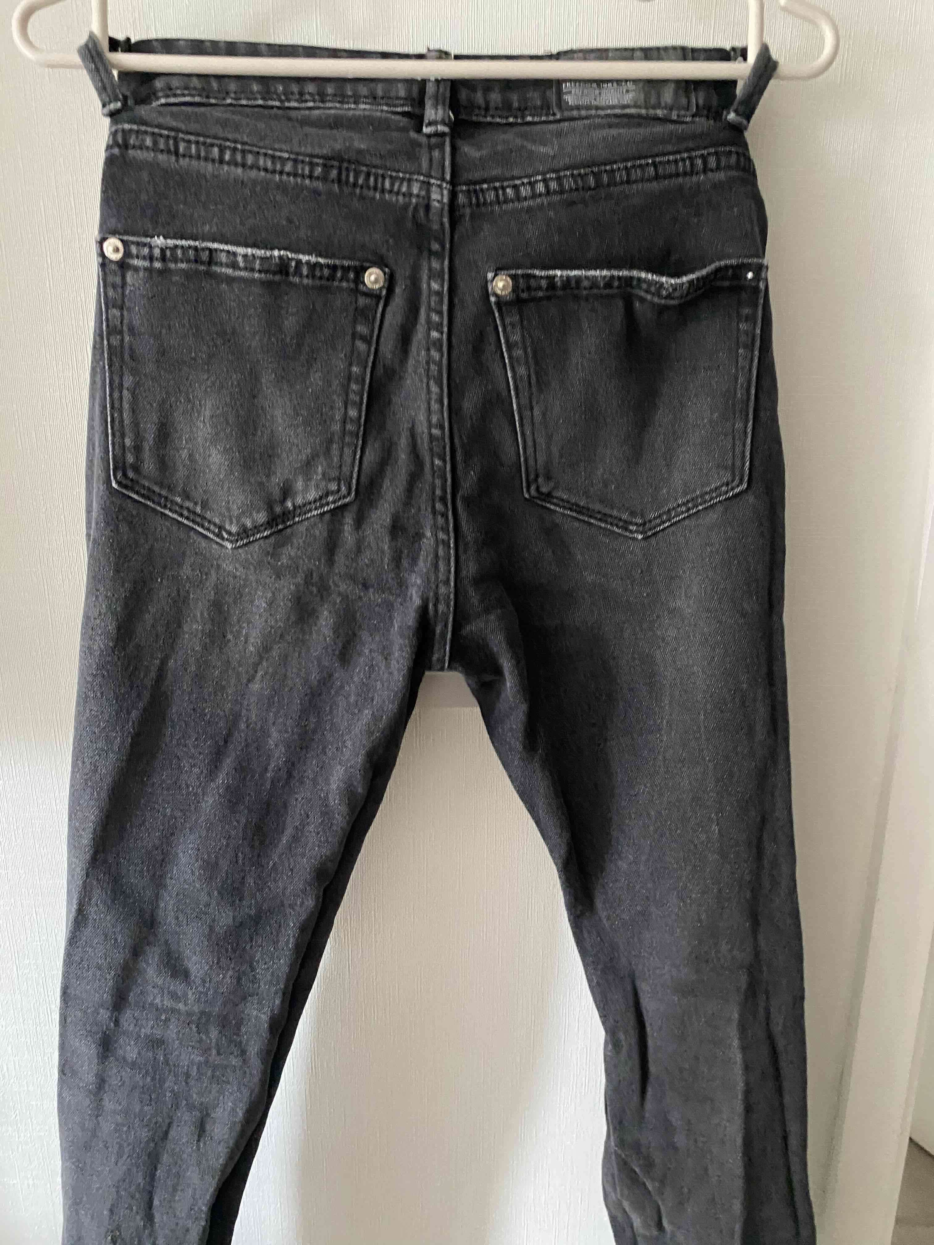 Jeans negros desgastados - miniatura 6