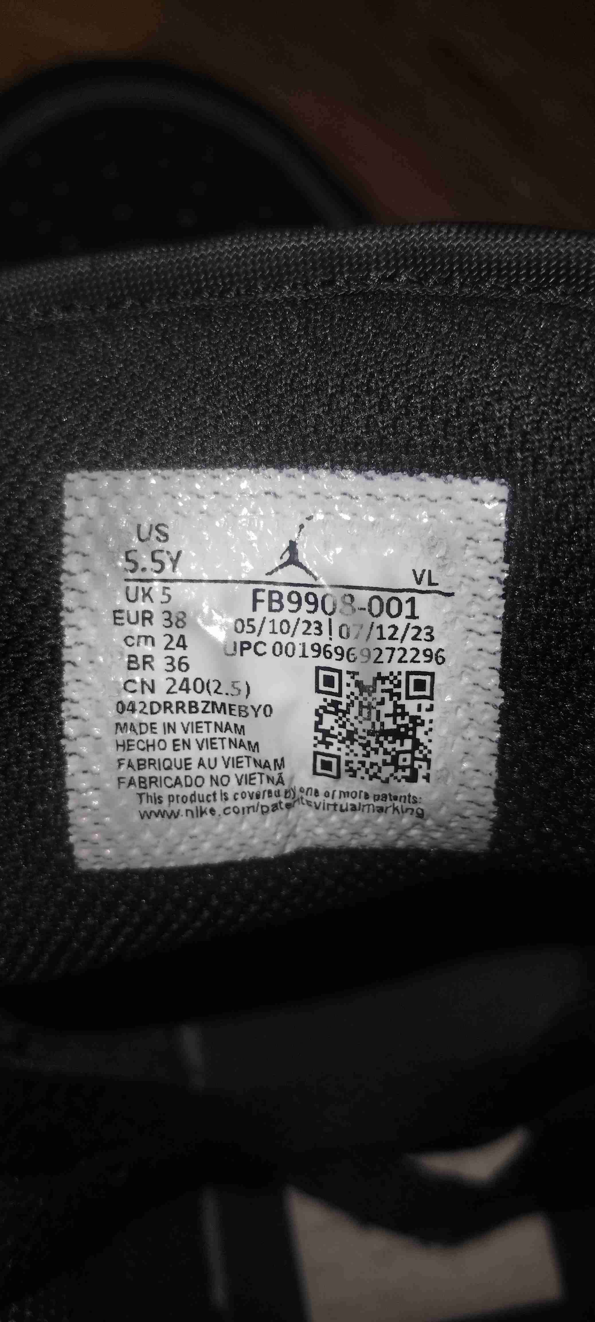 Zapatillas negras Jordan originales usadas - miniatura 2