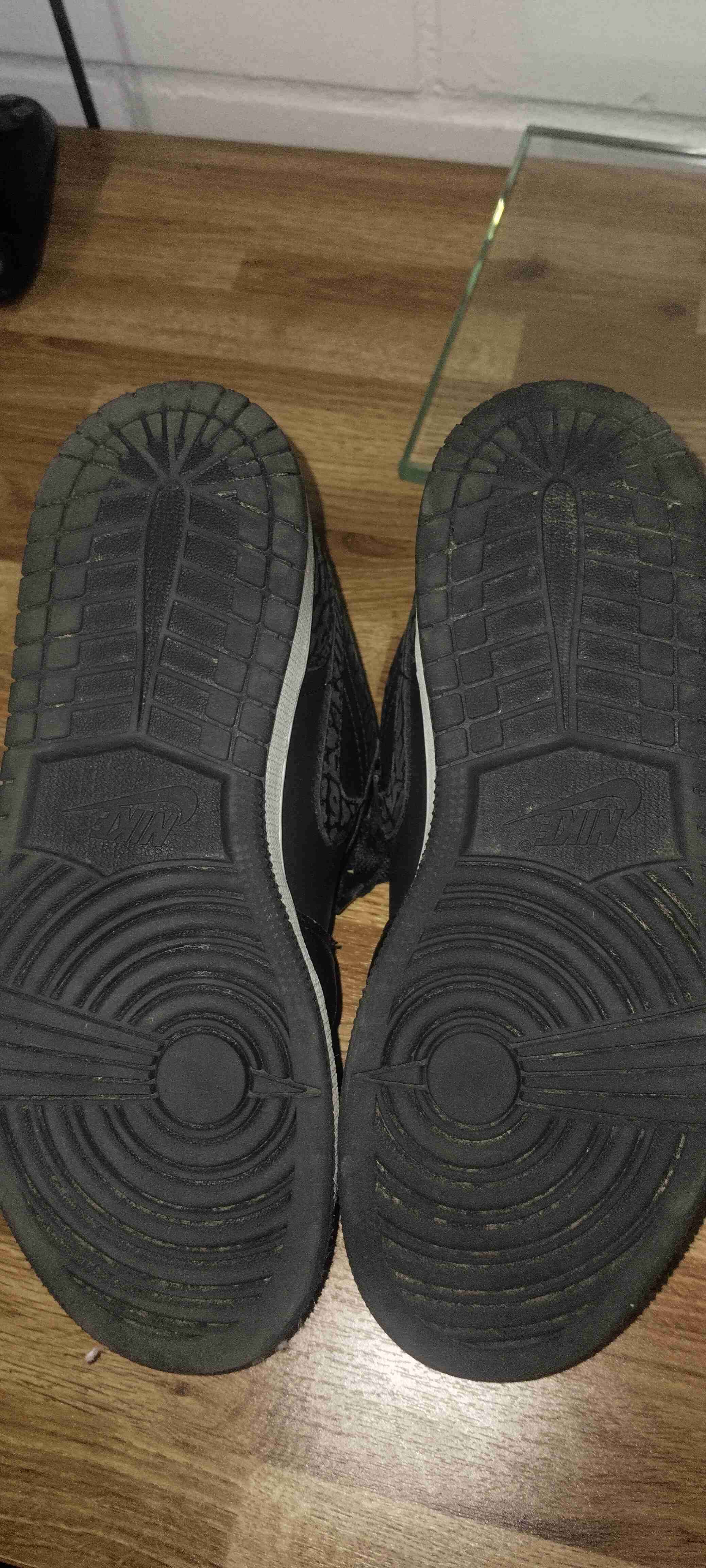 Zapatillas negras Jordan originales usadas - miniatura 3