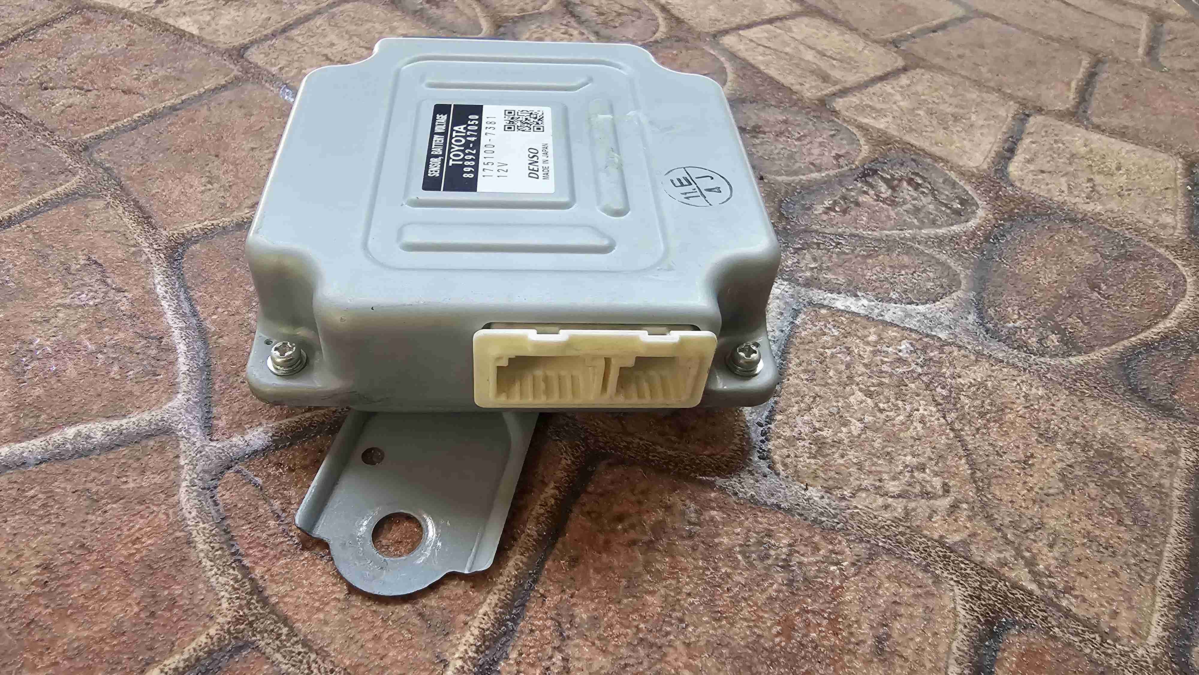 Módulo sensor de batería híbrida marca Denso - miniatura 2