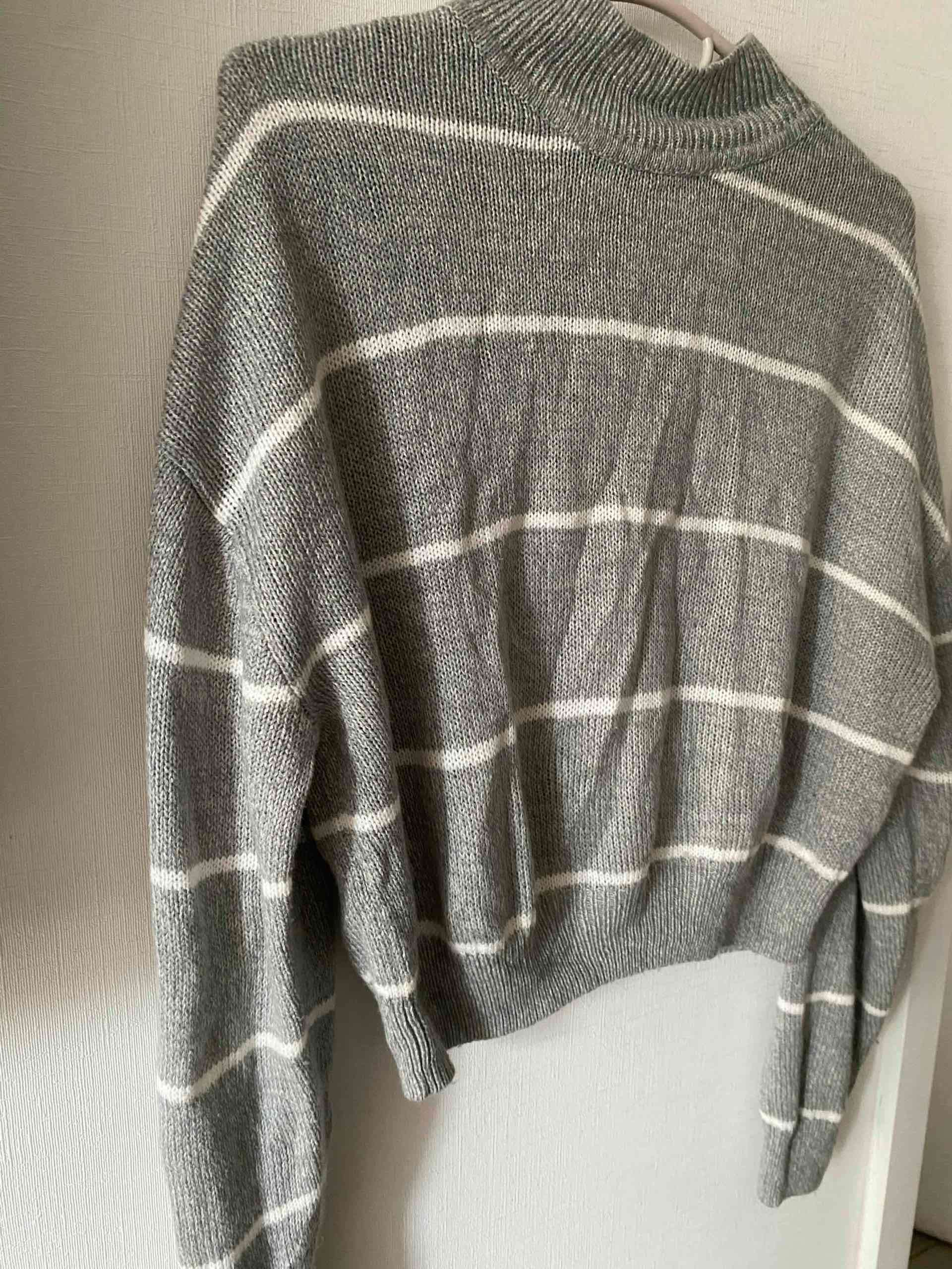 Suéter gris a rayas - miniatura 2