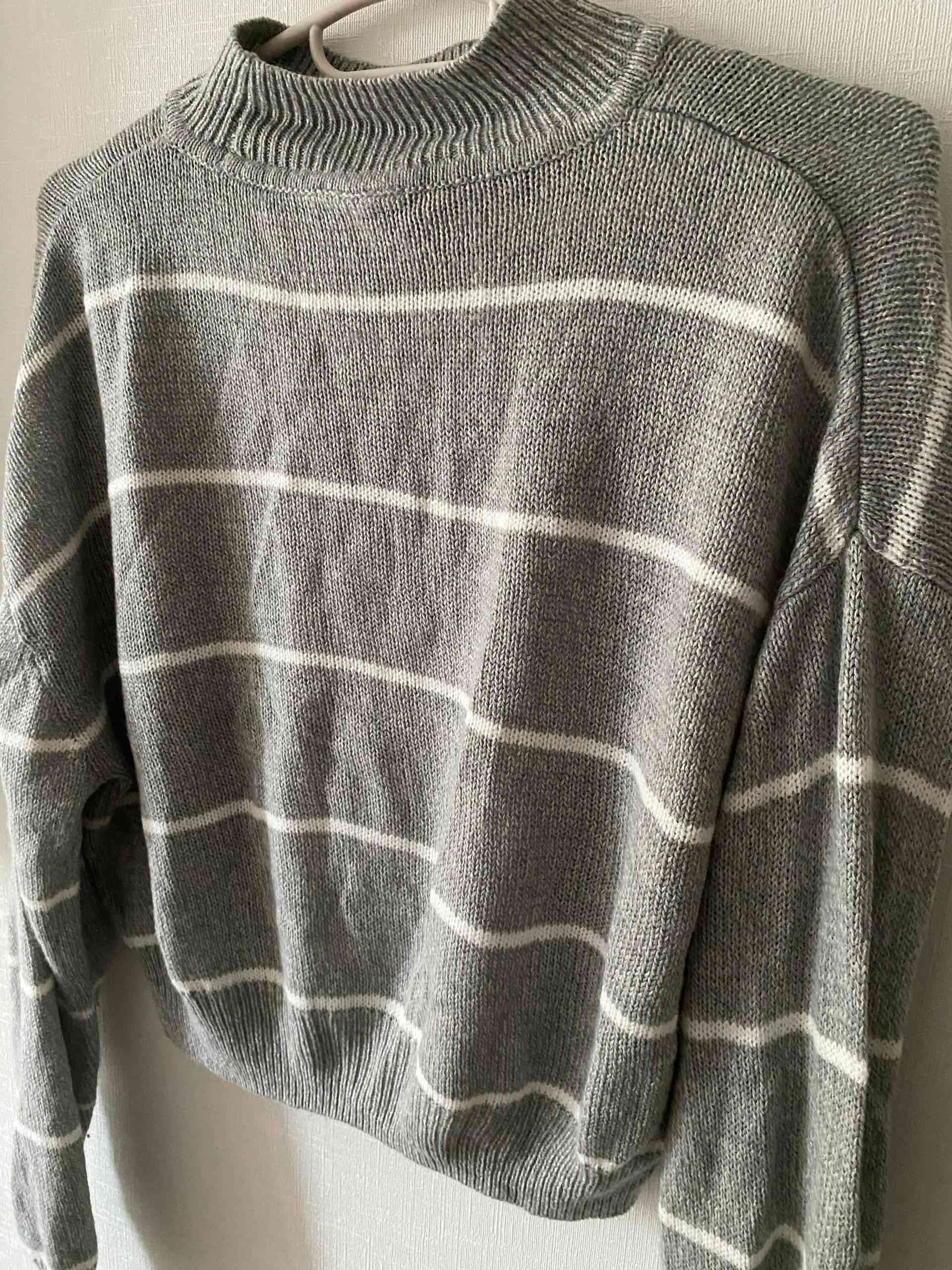 Suéter gris a rayas - miniatura 4